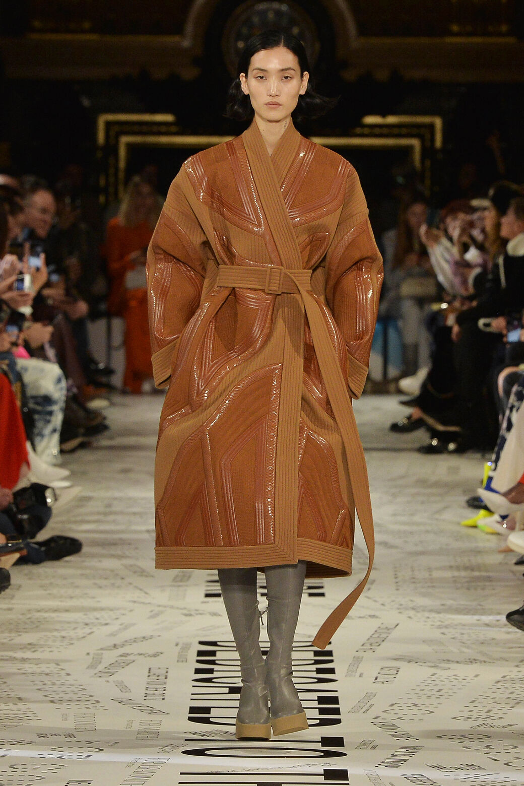 nordøst ordbog Excel Dedicated to the ones we love: The Winter 2019 Runway Show | Stella  McCartney FR