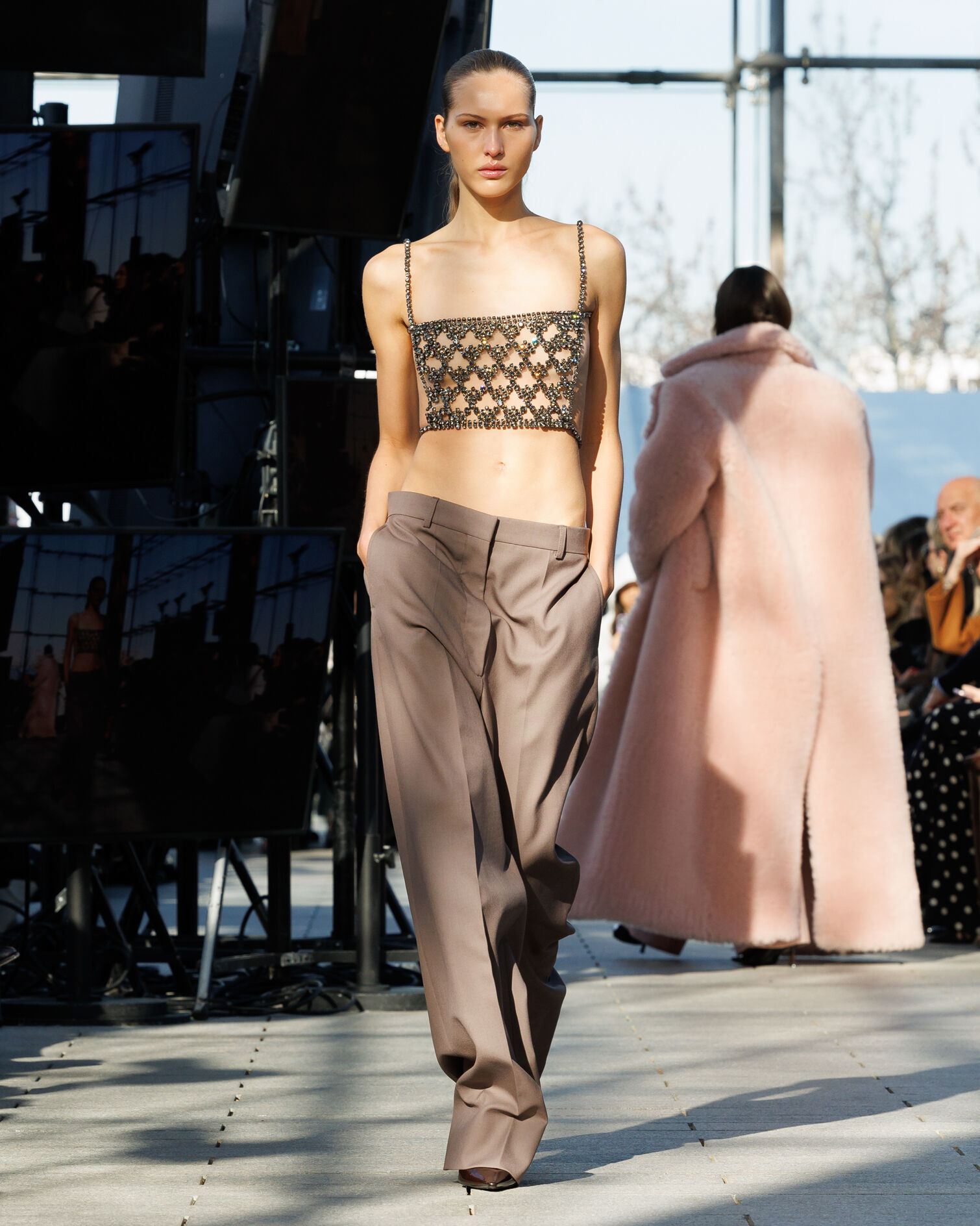 Stella McCartney - ヒマワリページ Lookbook Winter 2024 Runway Collection
