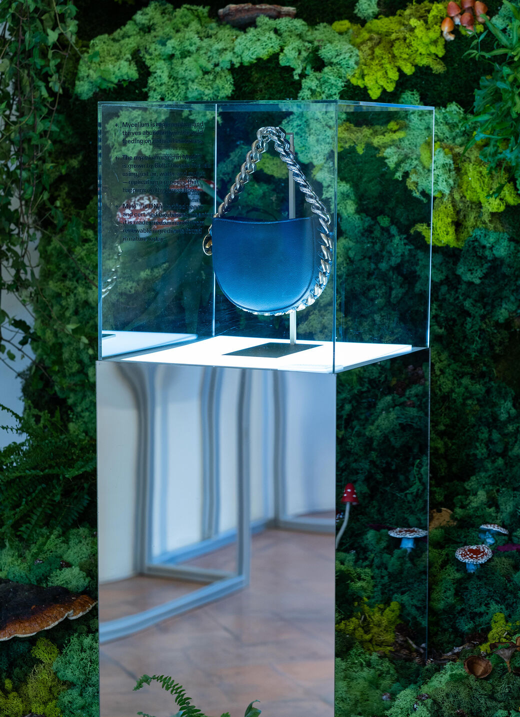 The Frayme Mylo The World S First Luxury Handbag Made From Mycelium