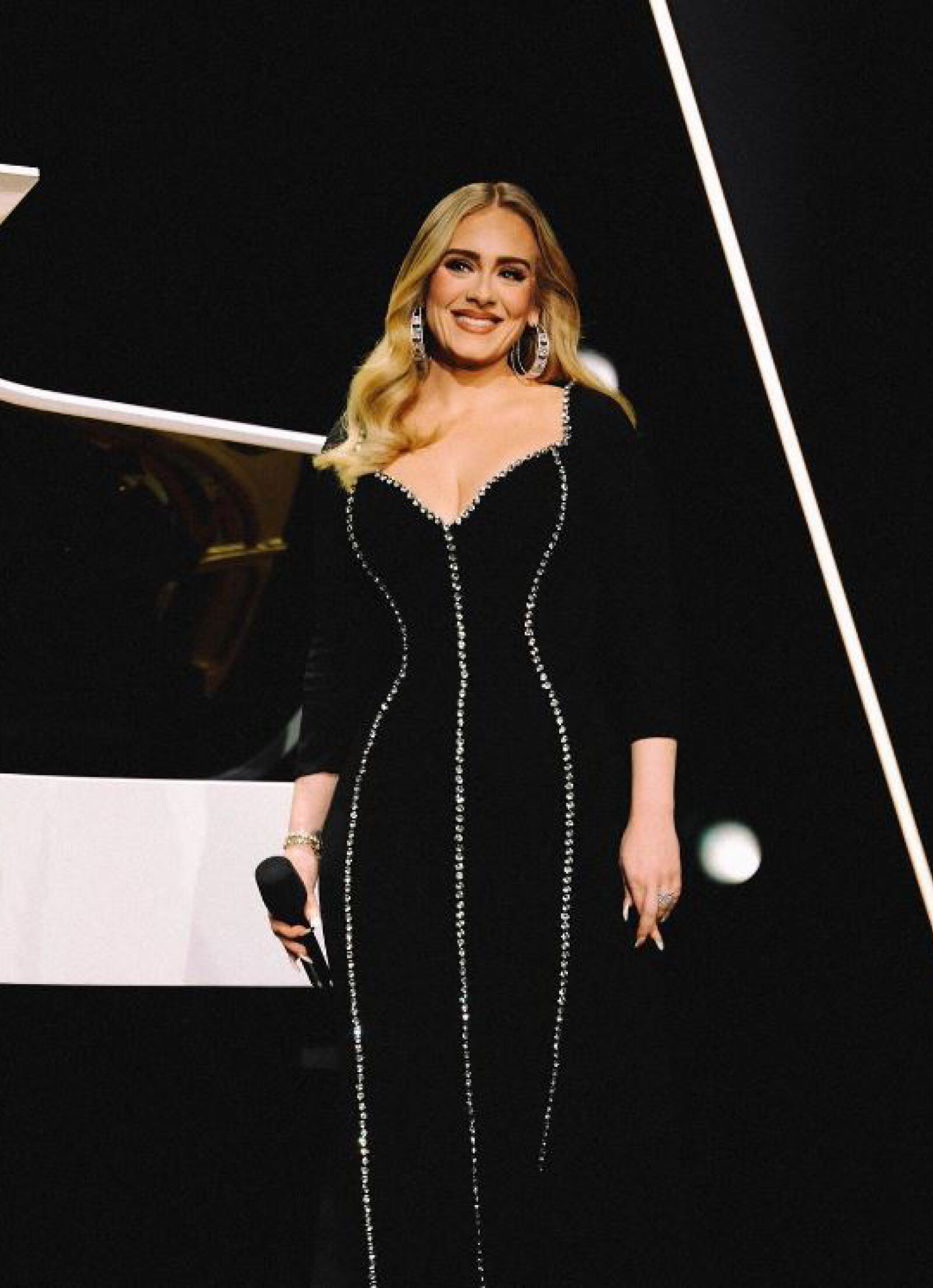 Adele abbigliamento on sale