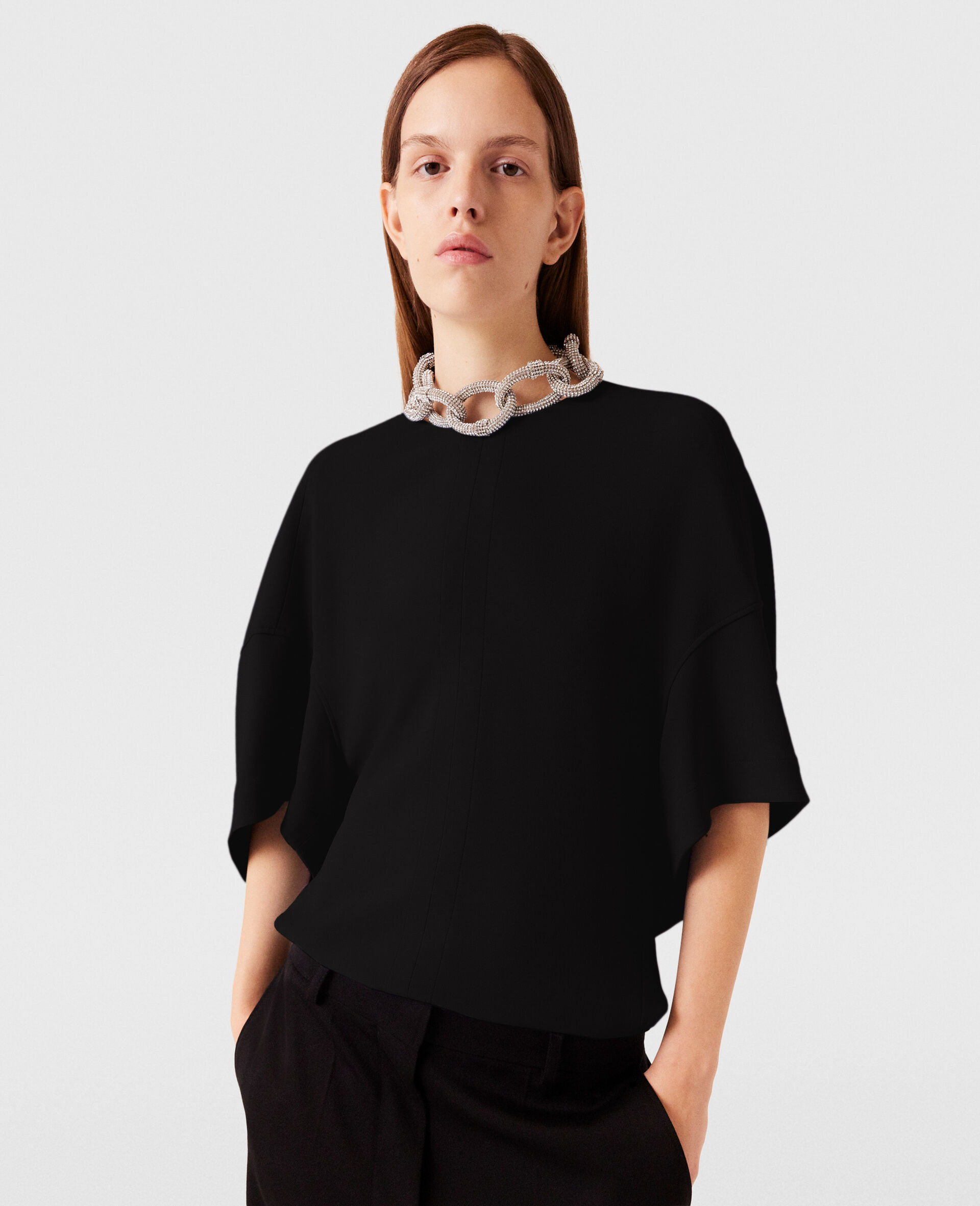 Kurzärmeliges Top mit Kristallkette-Schwarz-model