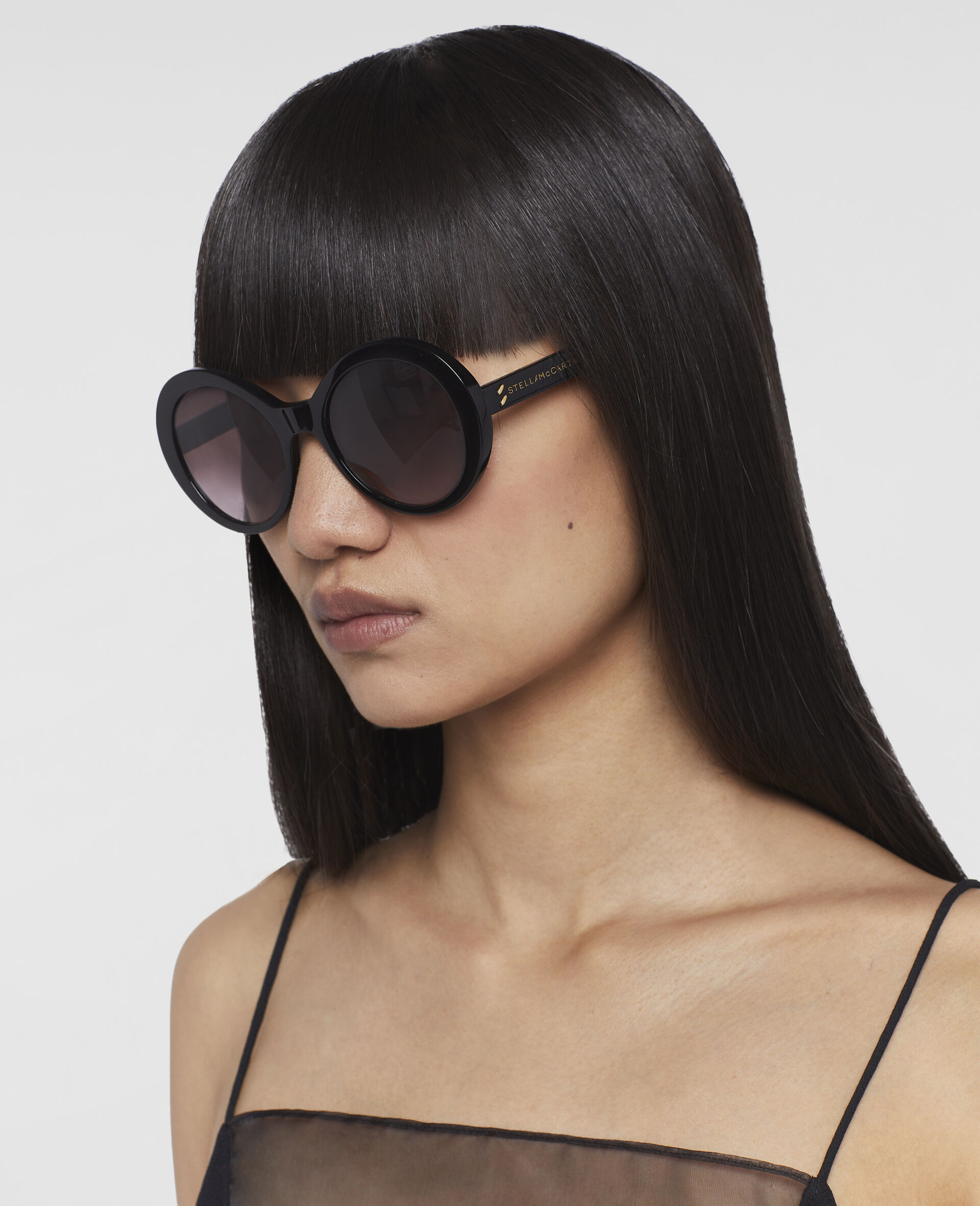 Falabella Pin Round Sunglasses-Black-model