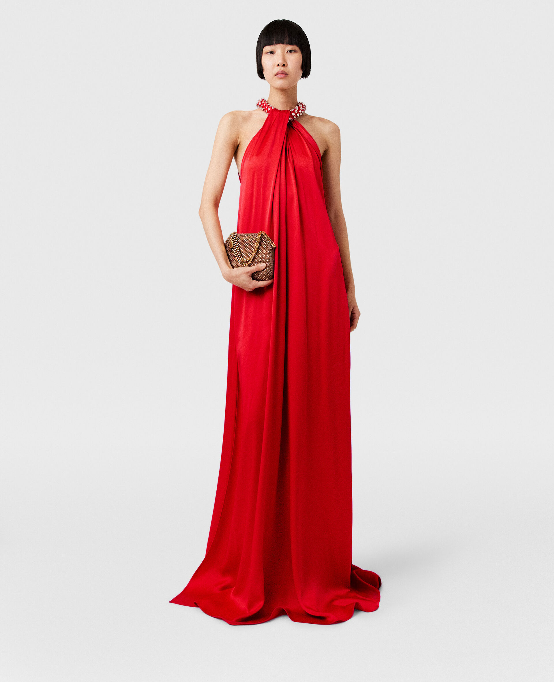 Robe longue en satin a dos nu et cristaux-Rouge-model