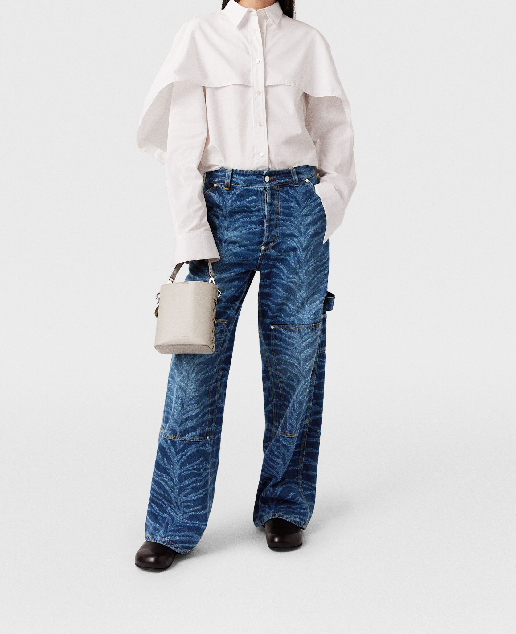 ポンチョ・ケープ Stella McCartney FW24 SHIRT WITH CAPE (620122_SMA909000) Stella McCartney FW24 SHIRT WITH CAPE (620122_SMA909000
