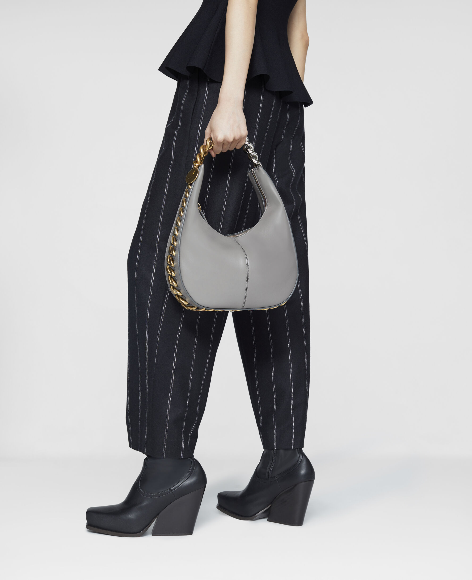Women グレーストーン フレイム スモール ジップ ショルダー バッグ | Stella McCartney JP