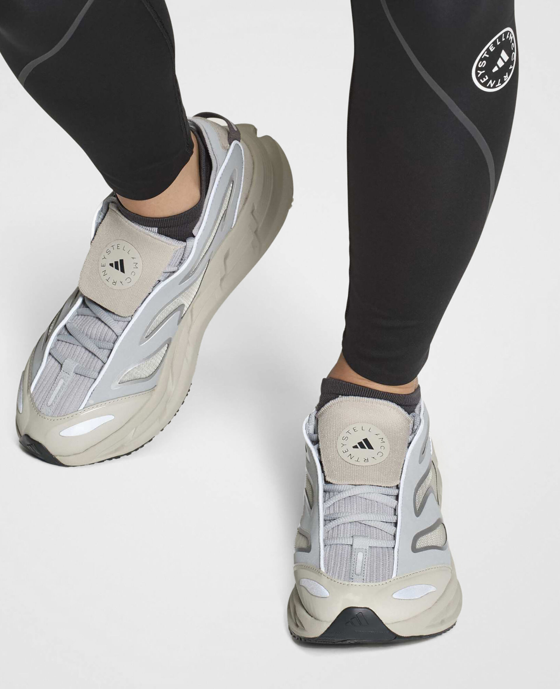 ADISTAR Distance Running Trainers-Grey-model
