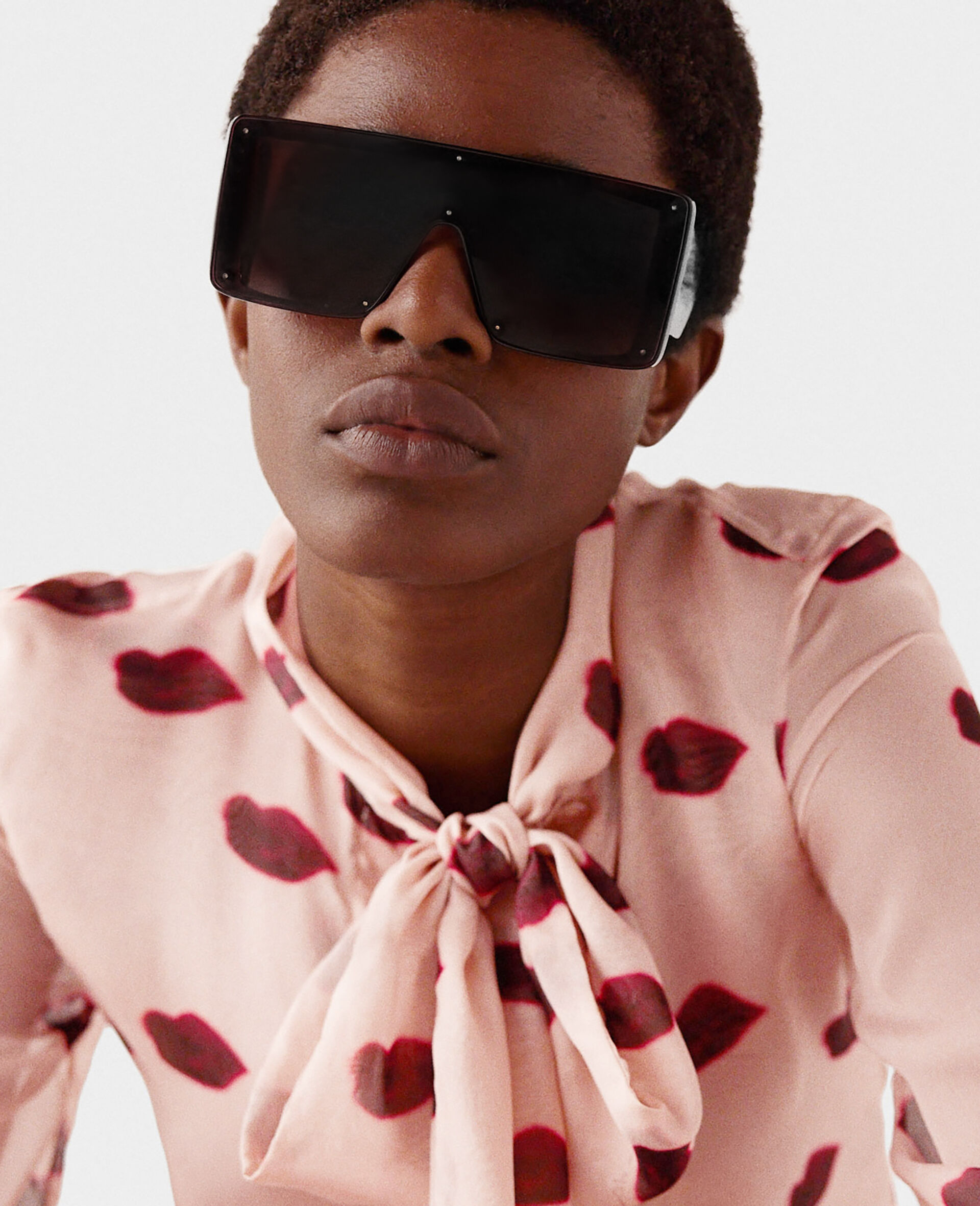 Translucent Square Sunglasses-Black-model