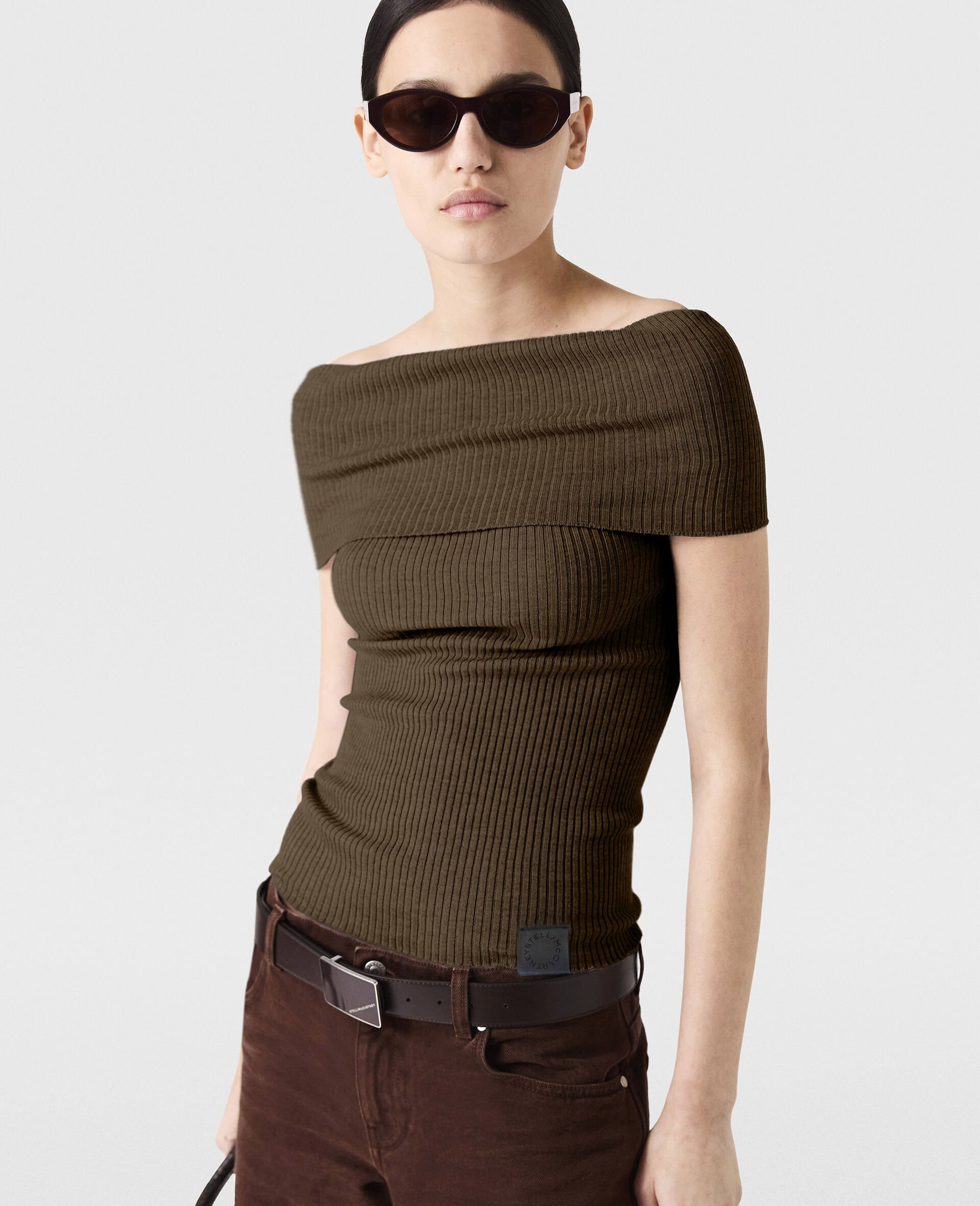 Off-Shoulder Top-Green-model