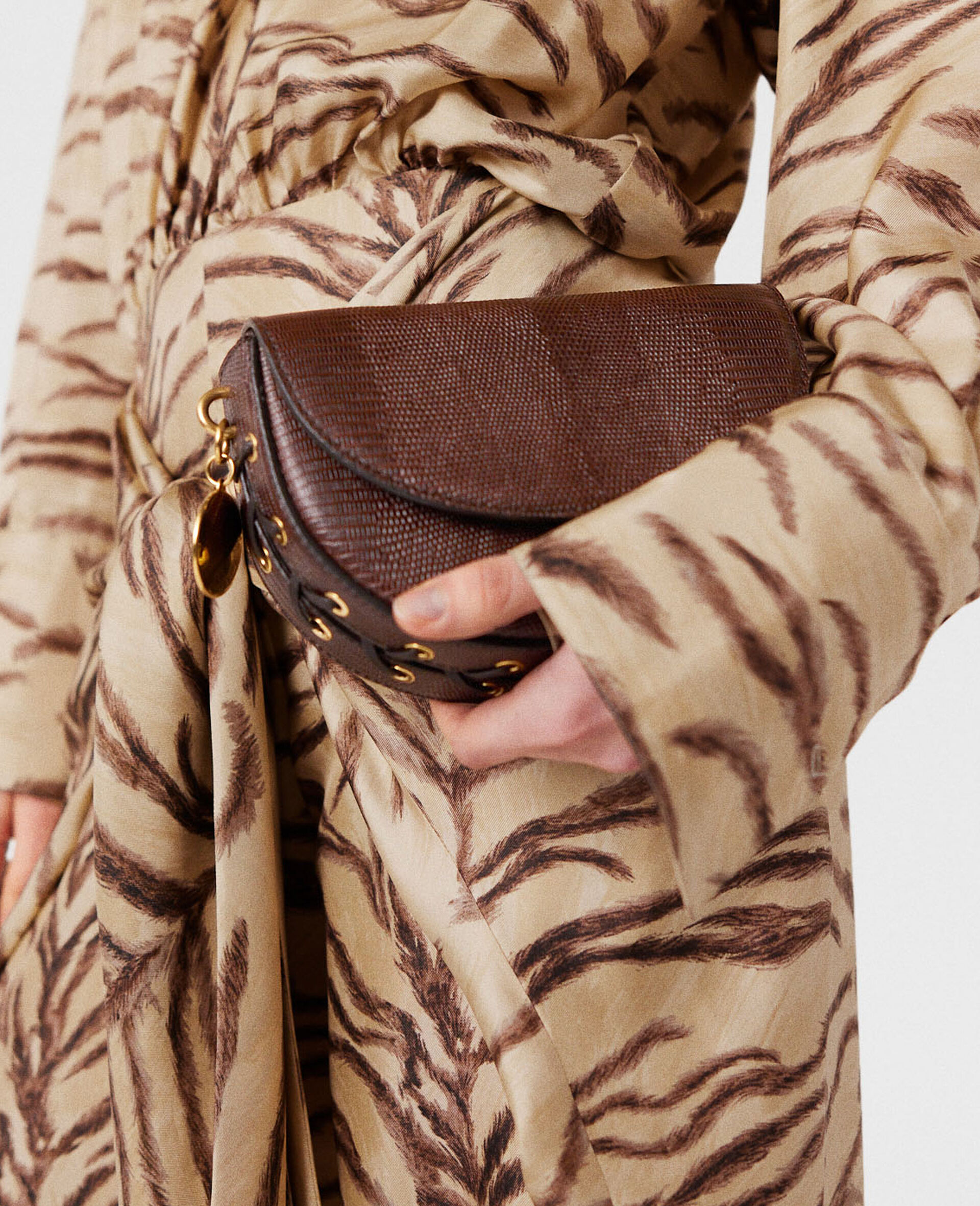 Frayme Scale-Embossed Shoulder Bag-Brown-large image number 5