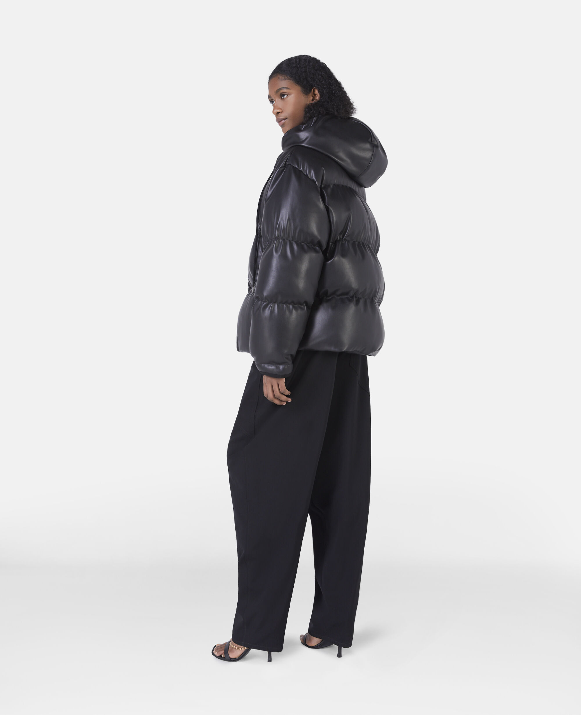 Women ブラック アルターマット ショートパファー コート | Stella McCartney JP