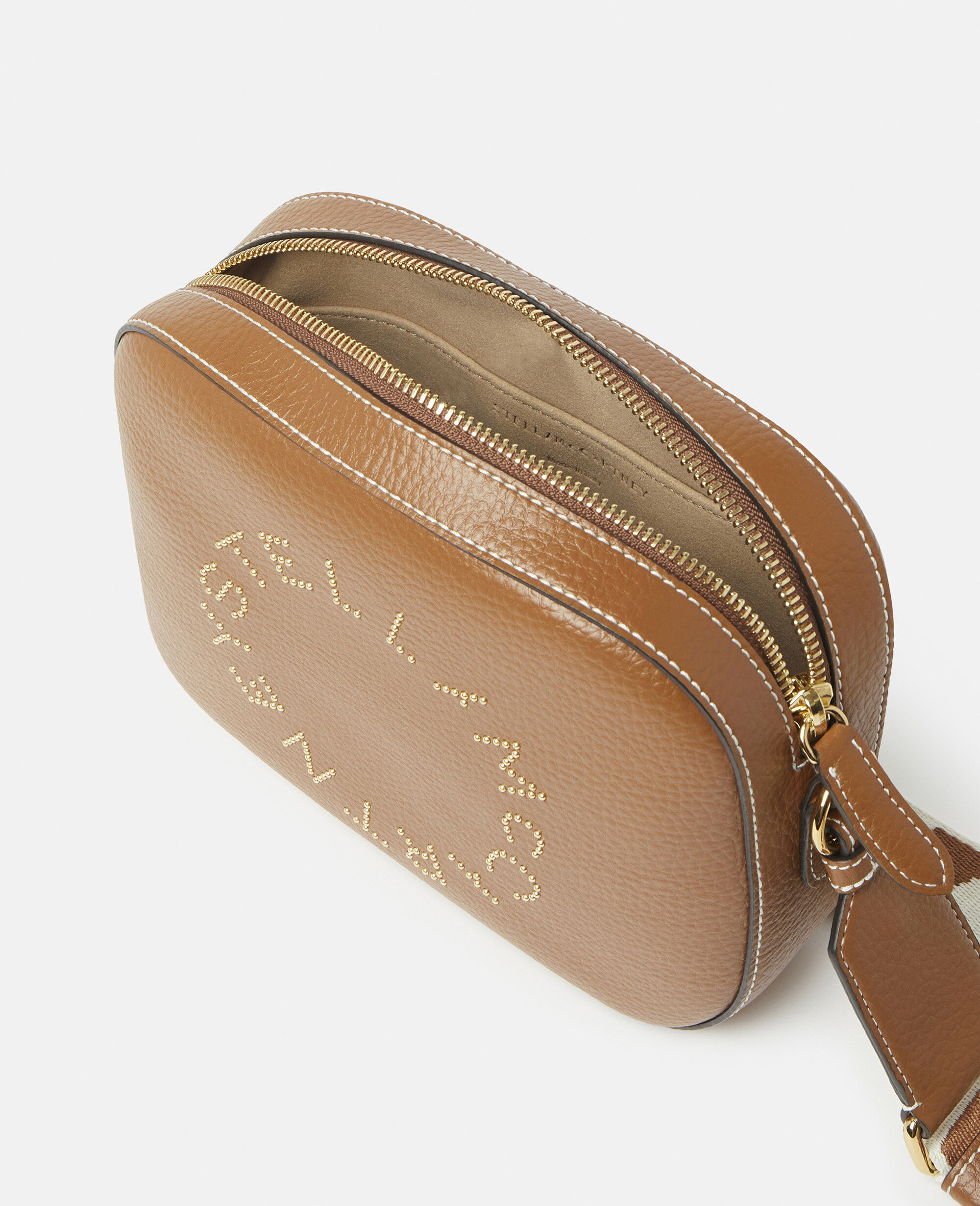 【送料&関税込】Stella McCartney Pecan Brown And Gold Contin Women Pecan Logo Camera Crossbody Bag | Stella McCartney US