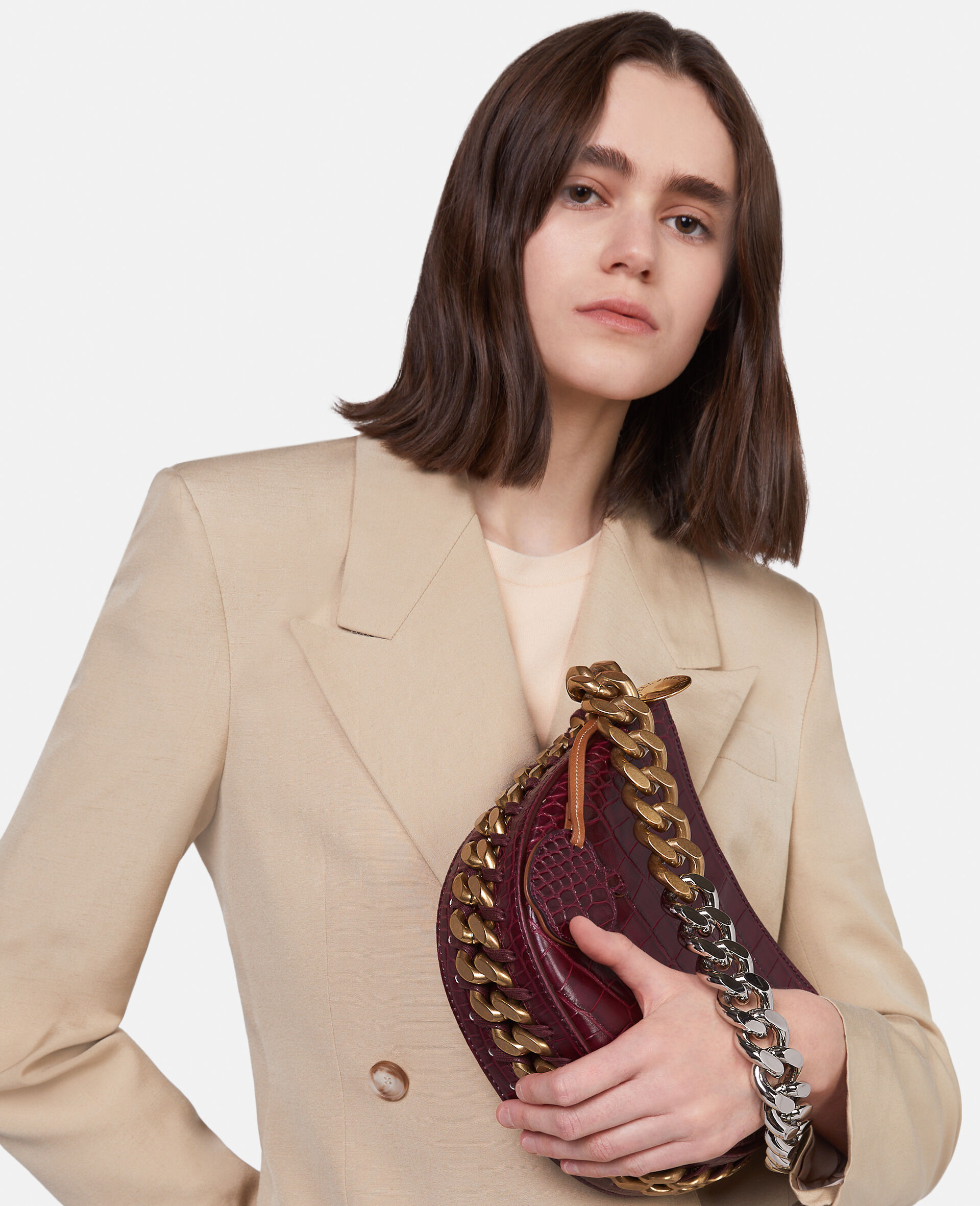 Frayme Croc-Effect Embossed Small Shoulder Bag-Red-model Frayme Croc-Effect Embossed Small Shoulder Bag-Red-model
