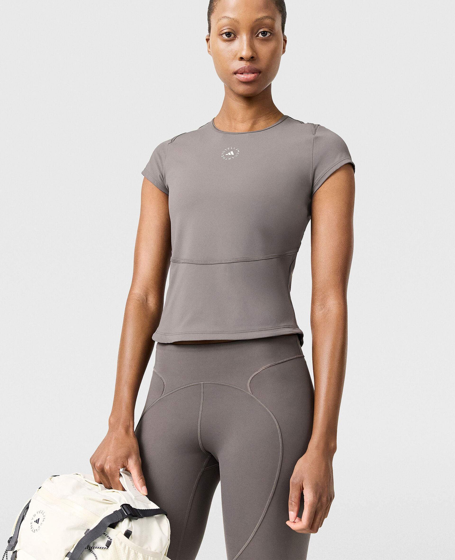 TruePurpose Training T-Shirt -Brown-model