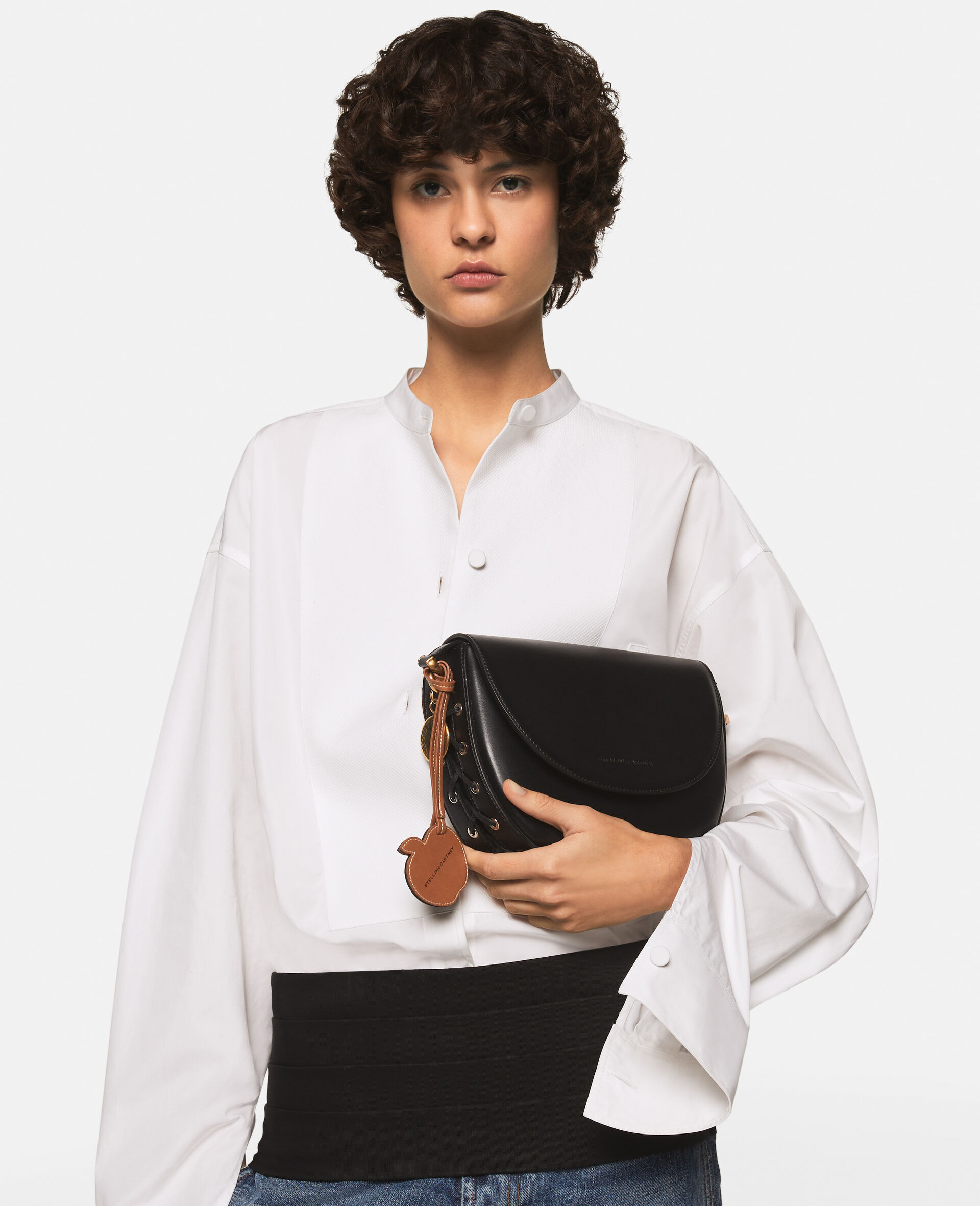 Borsa a spalla con cuciture a sopraggitto Frayme-Marrone-model