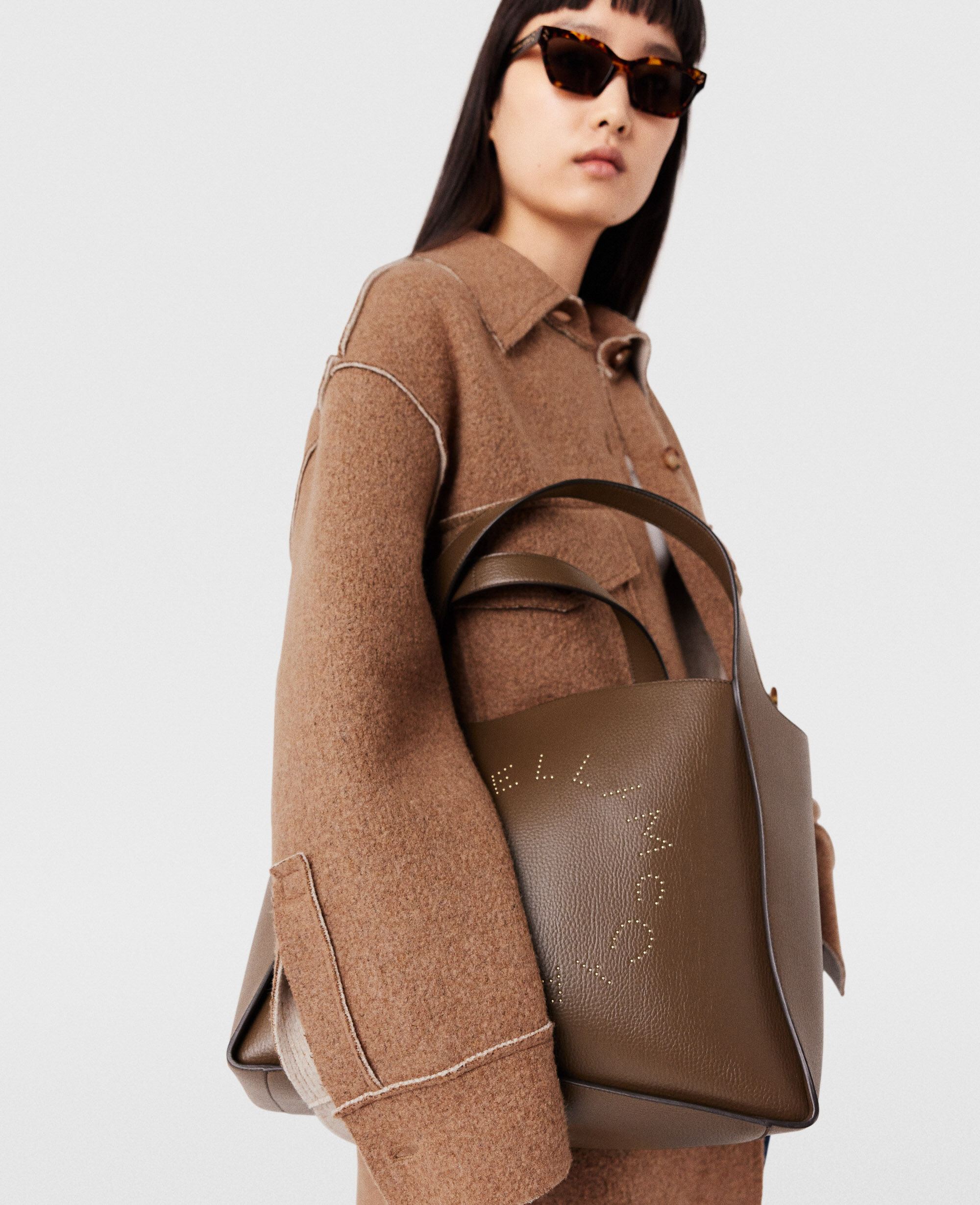 Women チョコレートブラウン ロゴ ラージ トートバッグ | Stella McCartney JP