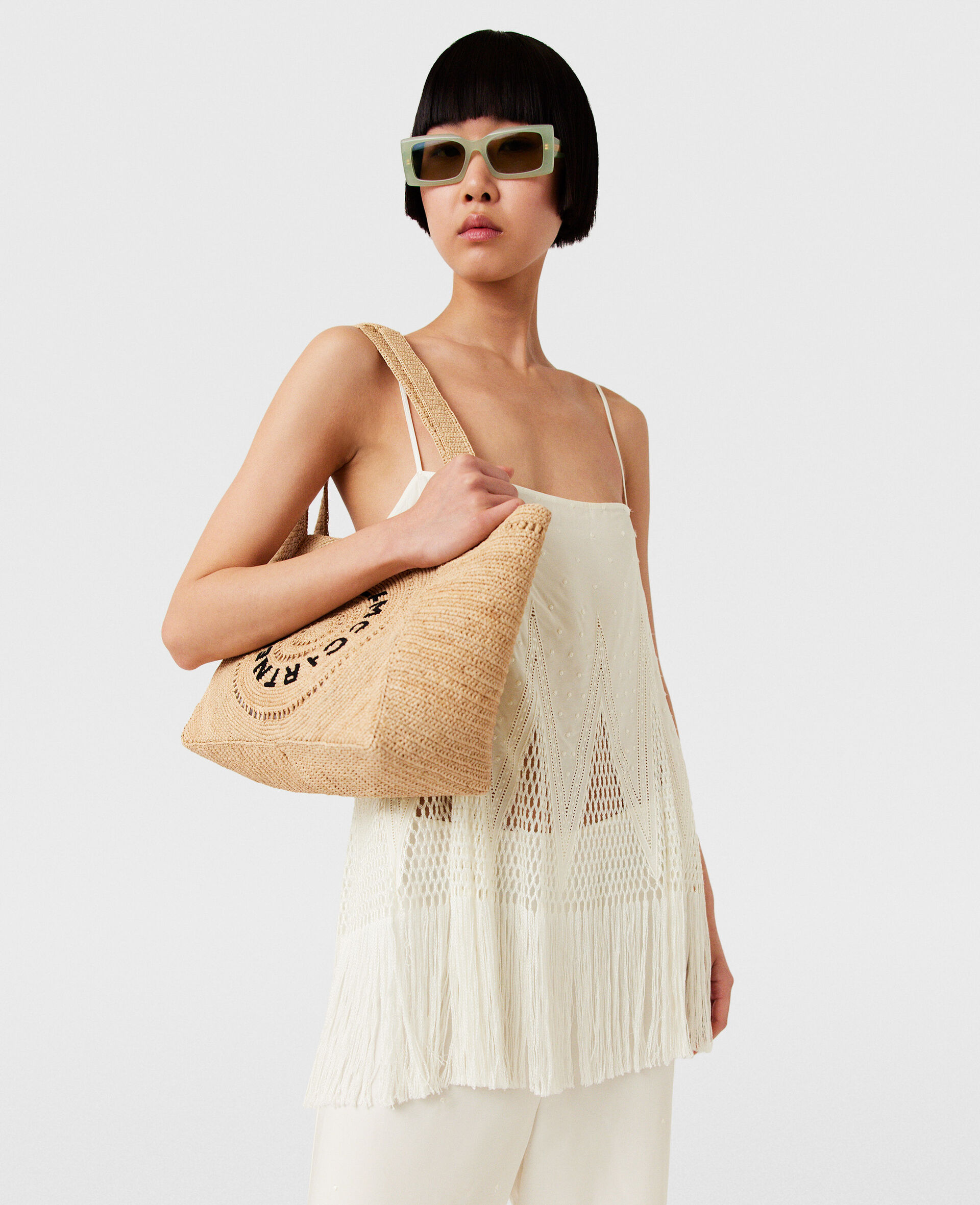 Logo Raffia Medium Tote Bag-Beige-model