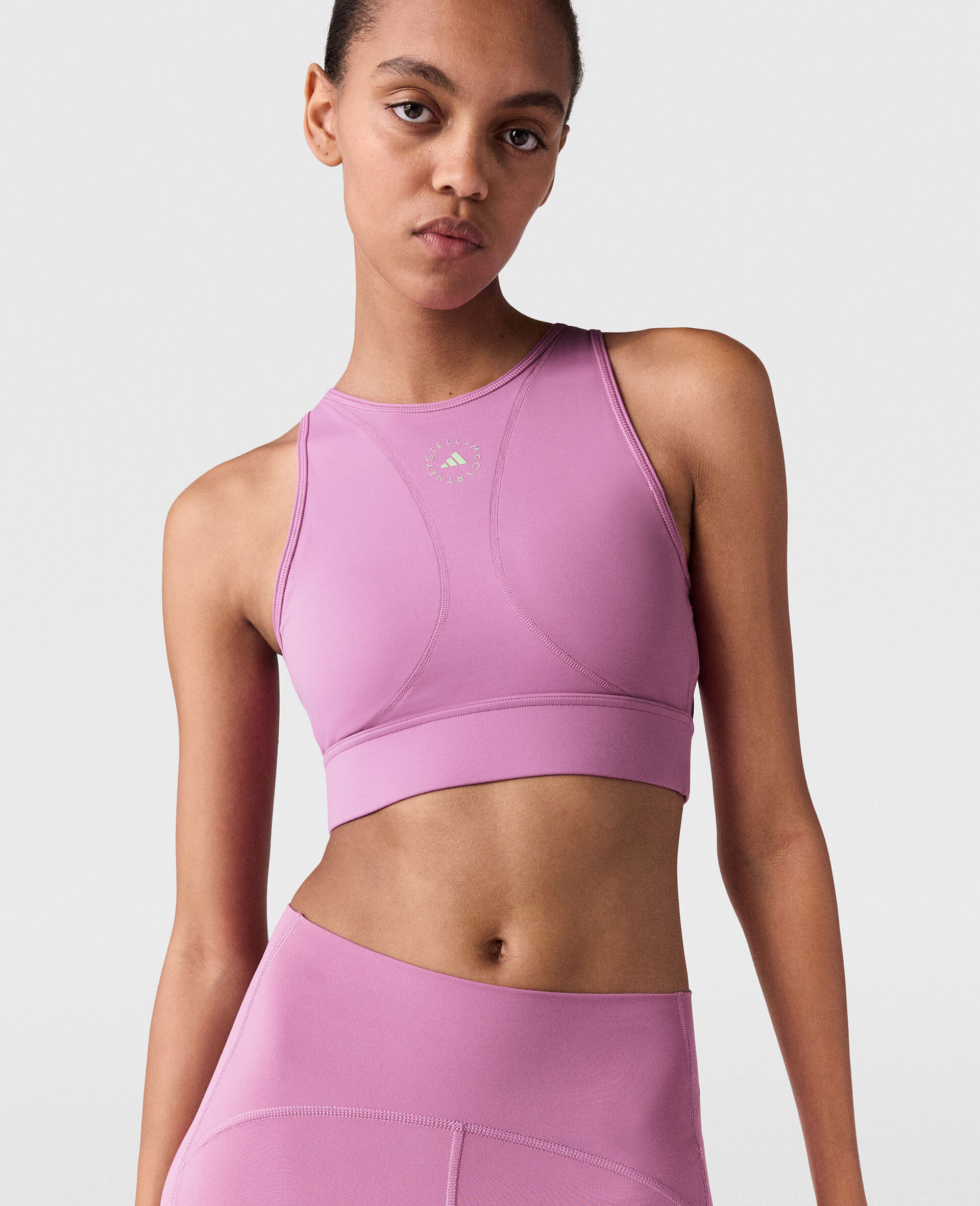 Crop top de yoga TrueStrength-Rose-model