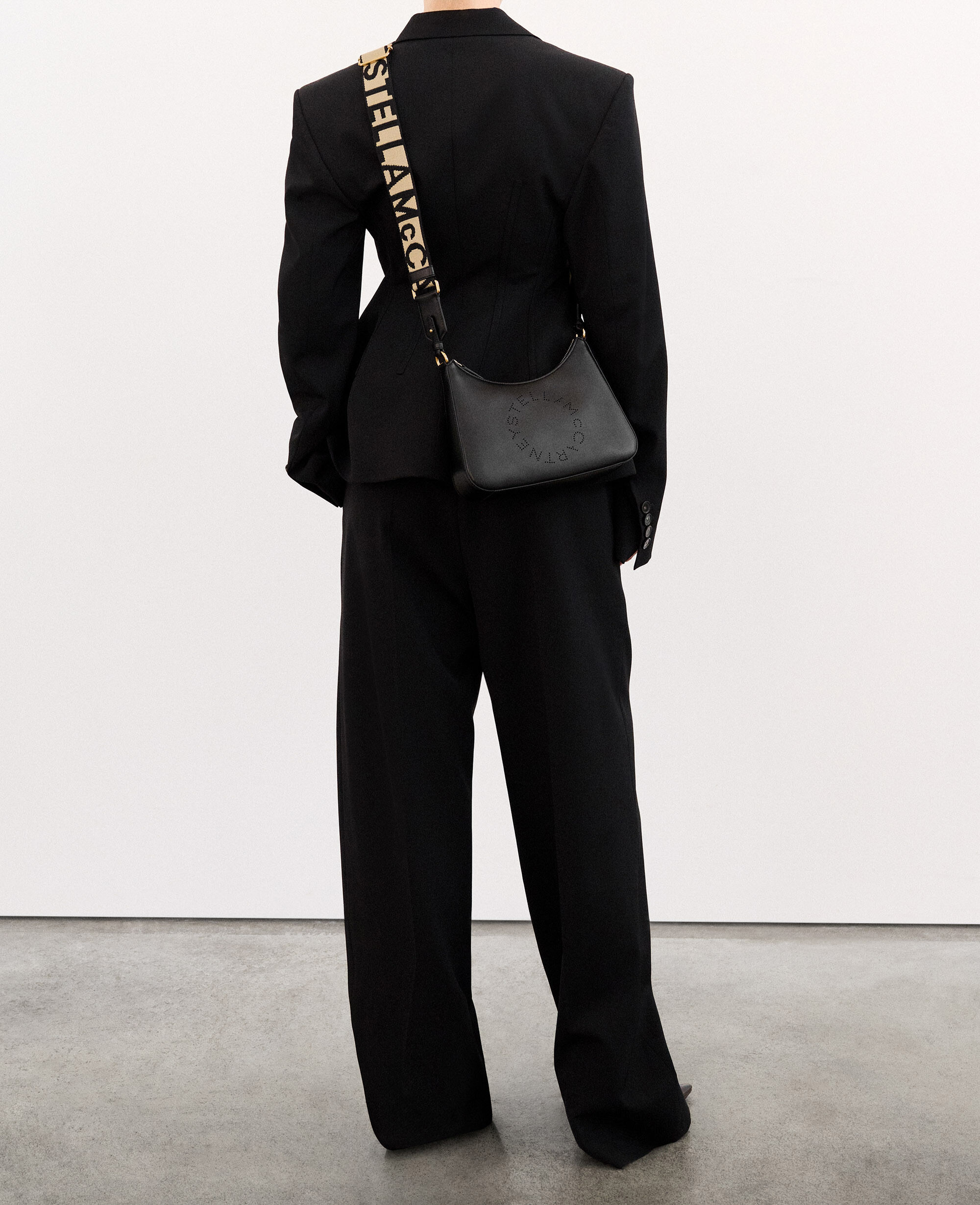 Women ブラック ロゴ クロスボディ ショルダーバッグ | Stella McCartney JP