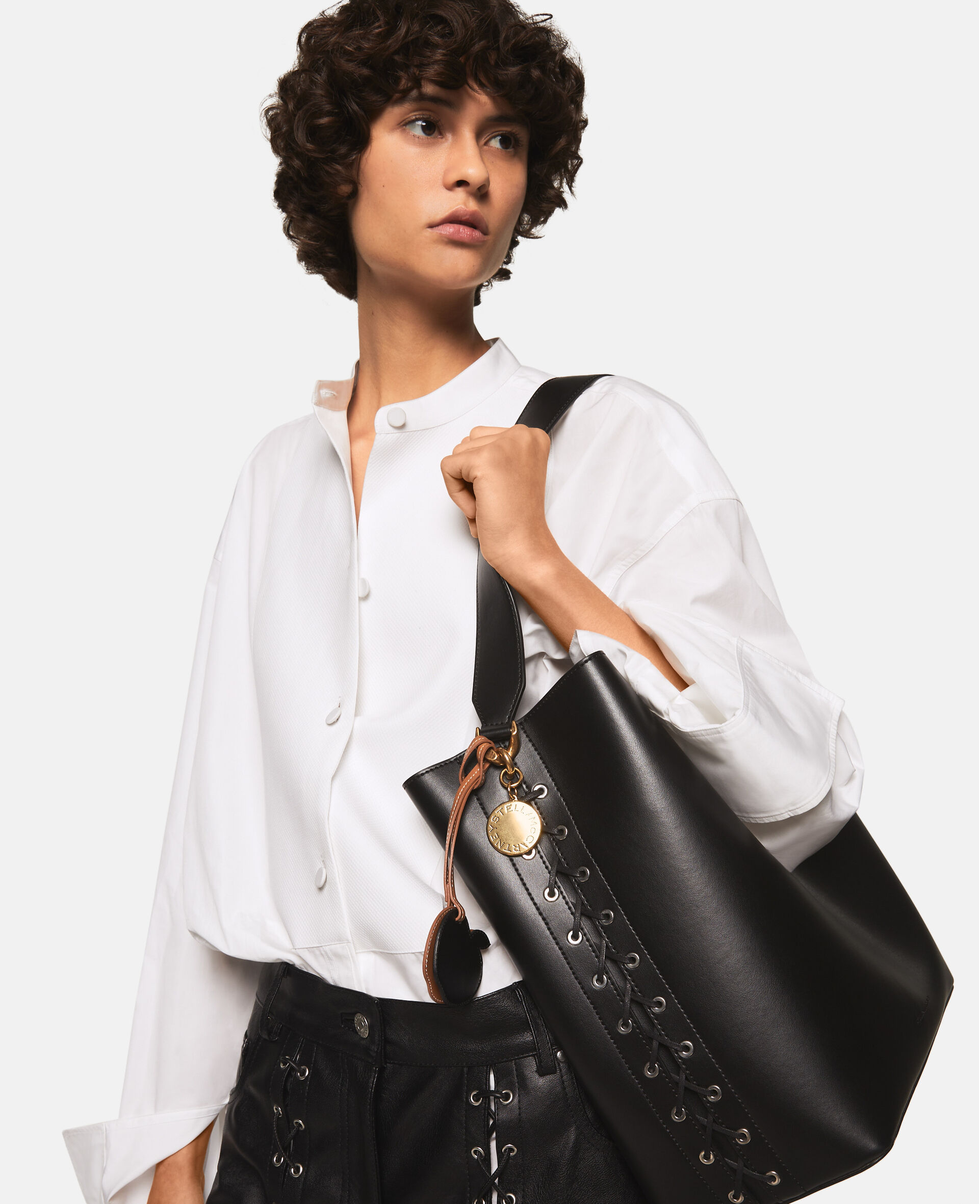 Frayme Whipstitch Tote Bag-Black-model