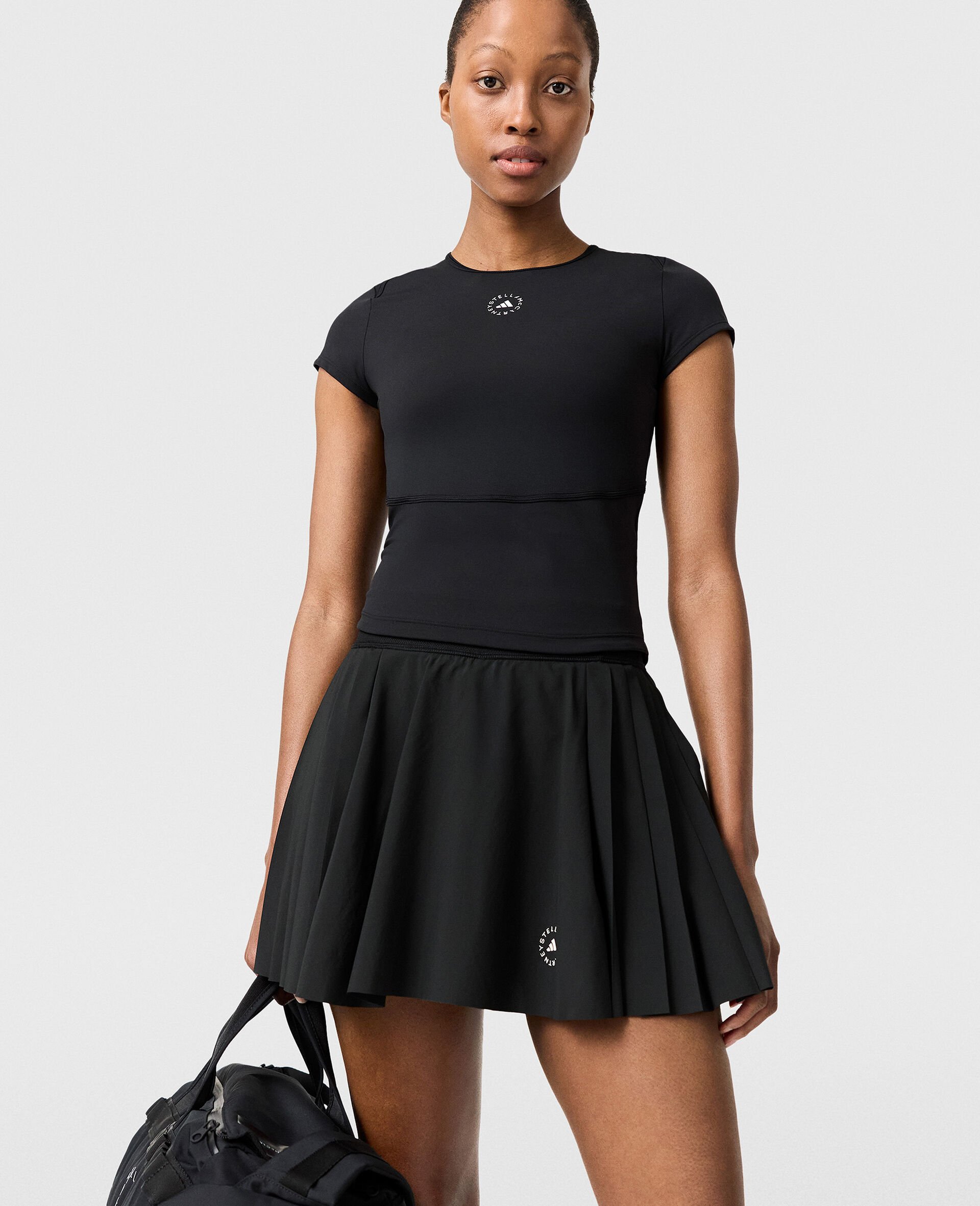 TruePurpose Training T-Shirt -Black-model