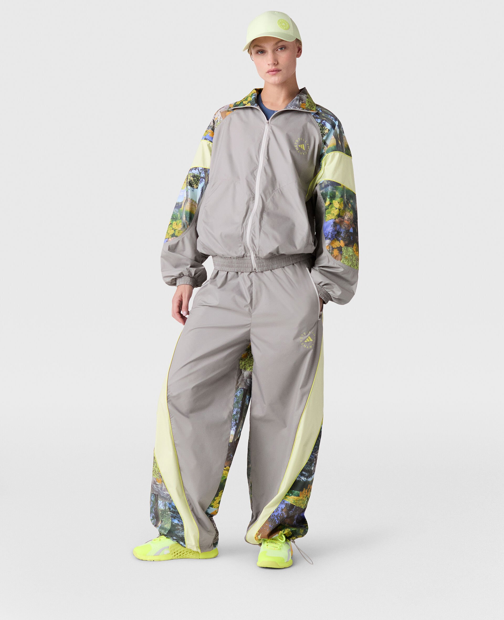 TrueLife Woven Trackpants -Grey-model