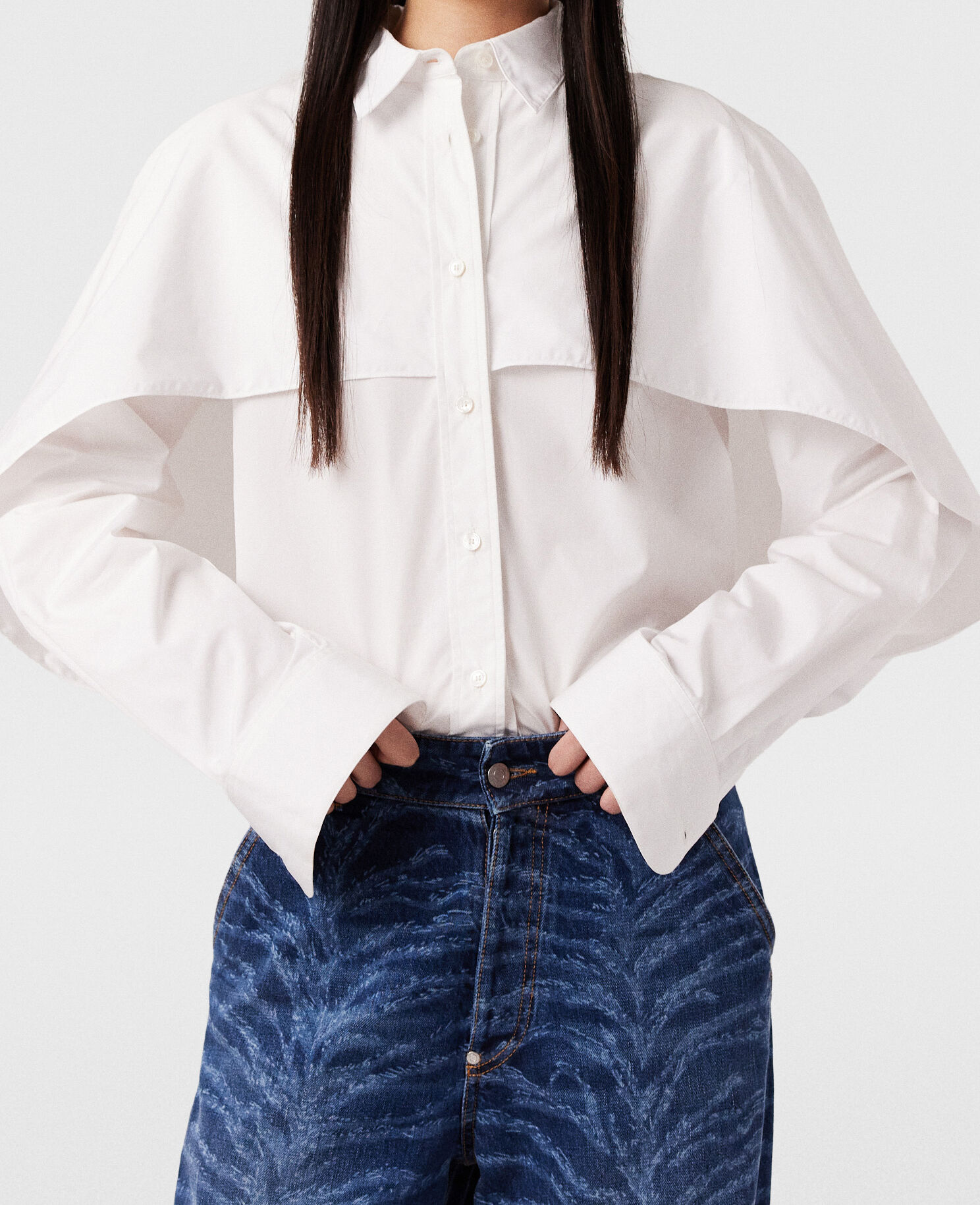 ポンチョ・ケープ Stella McCartney FW24 SHIRT WITH CAPE (620122_SMA909000) Stella McCartney FW24 SHIRT WITH CAPE (620122_SMA909000