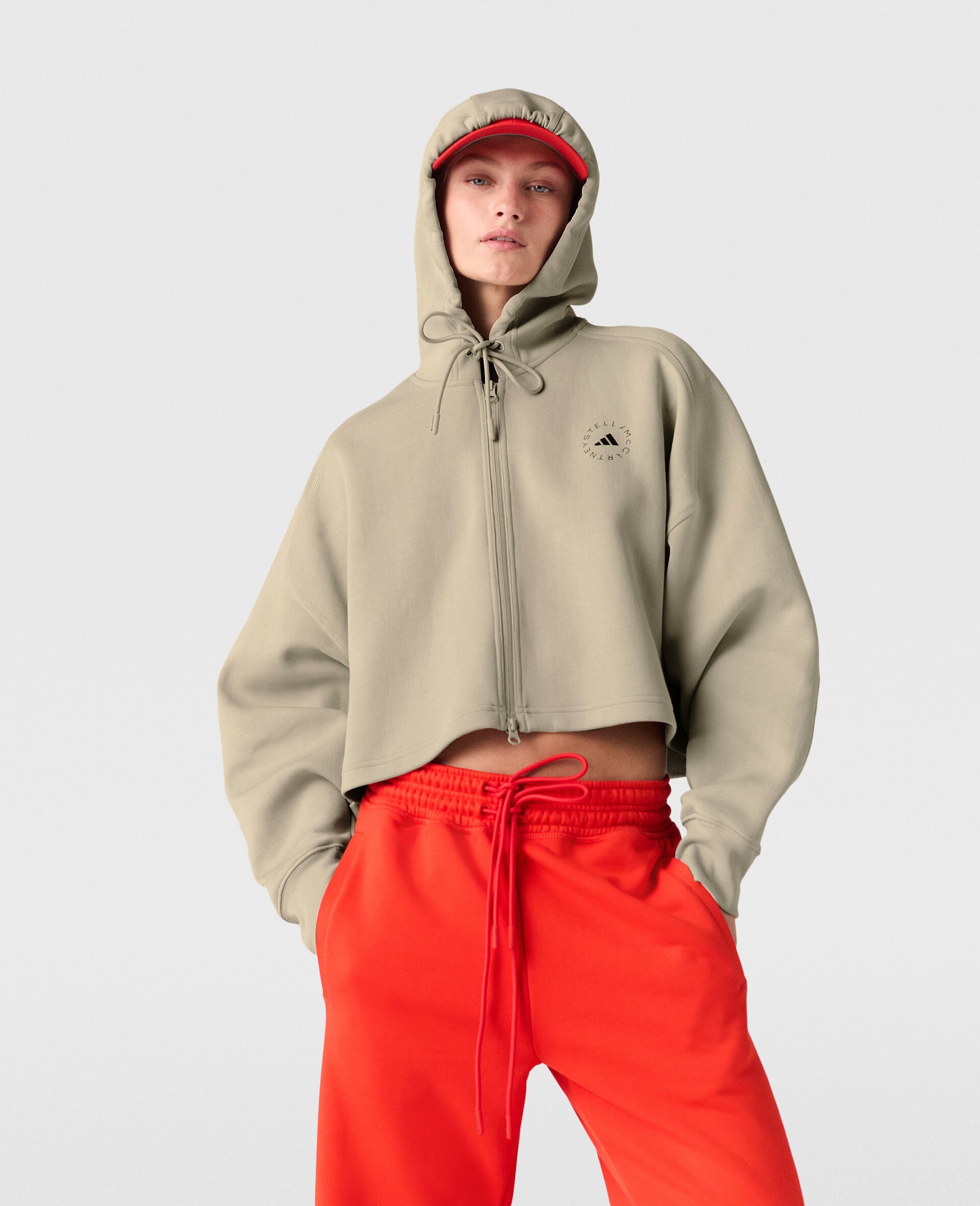 TrueLife短款拉链连帽卫衣-米色-model TrueLife短款拉链连帽卫衣-米色-model