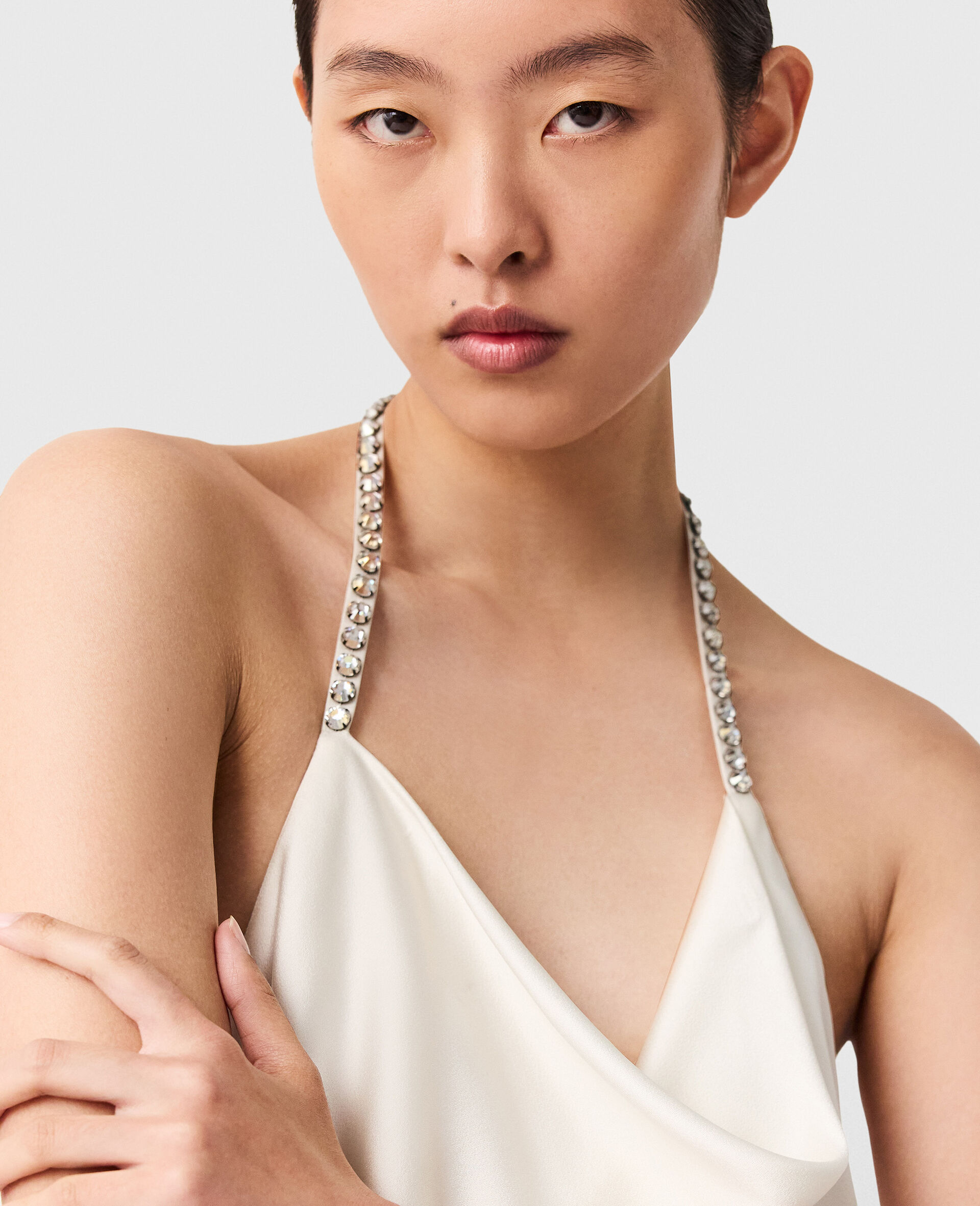 Robe en satin avec bretelles en chaine Falabella-Cream-large image number 3