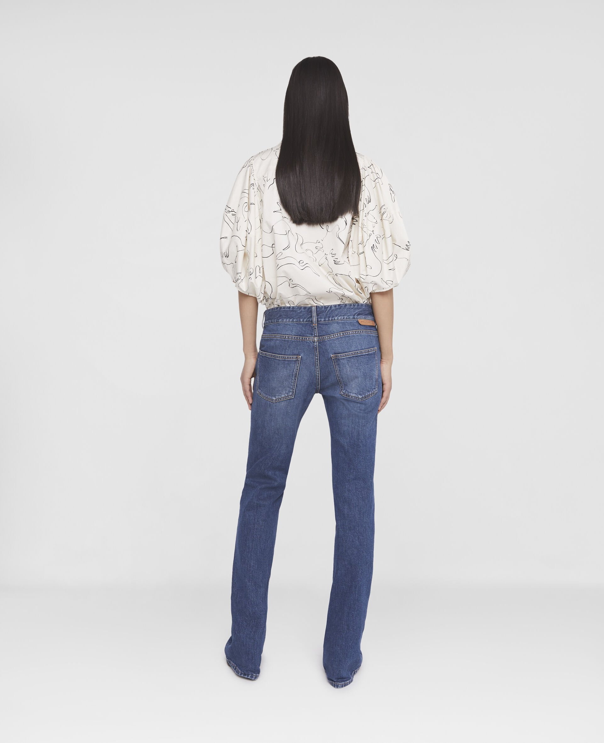 野化涂鸦印花斜纹布上衣-黄色-model 野化涂鸦印花斜纹布上衣-黄色-model