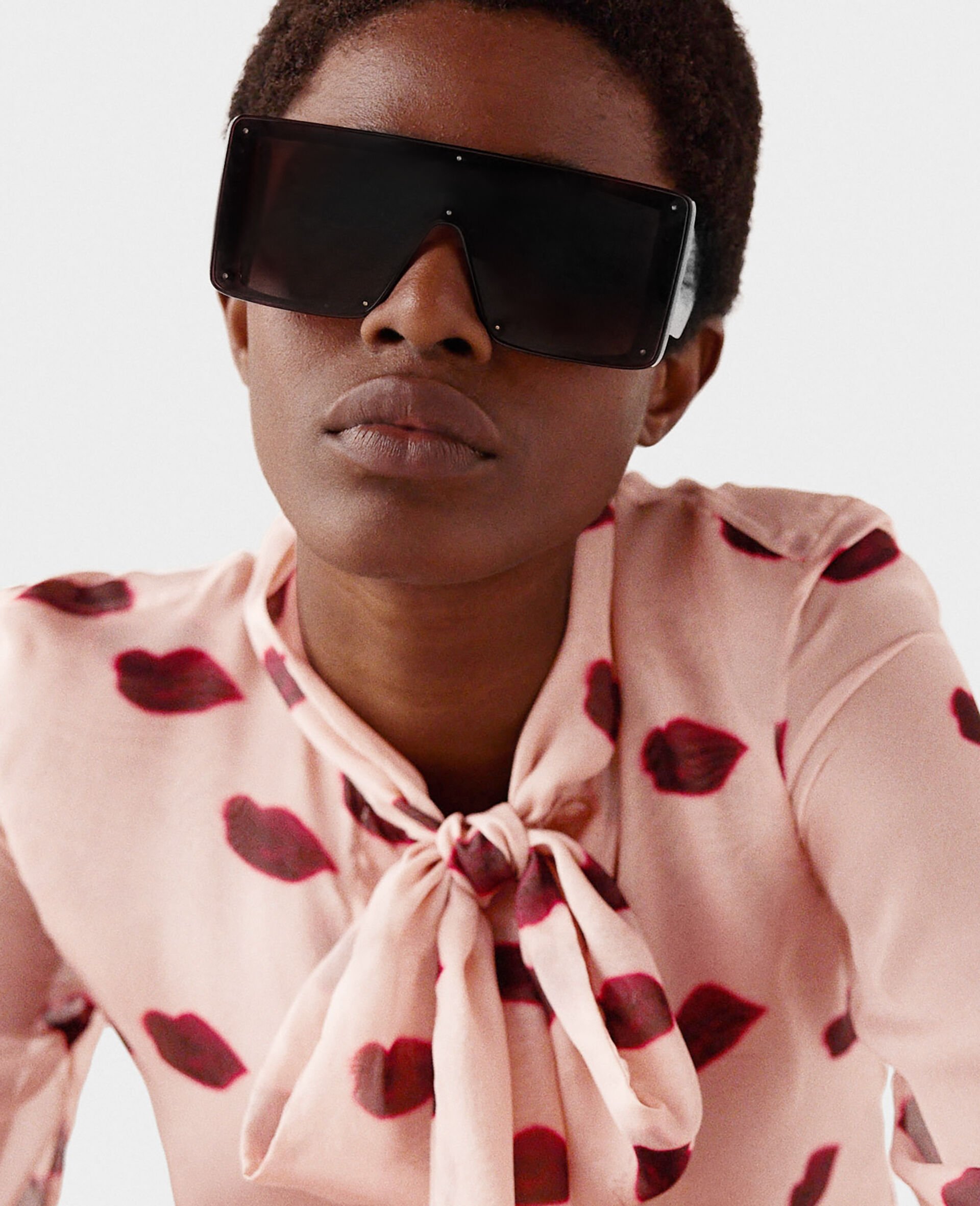 Translucent Square Sunglasses-Black-model