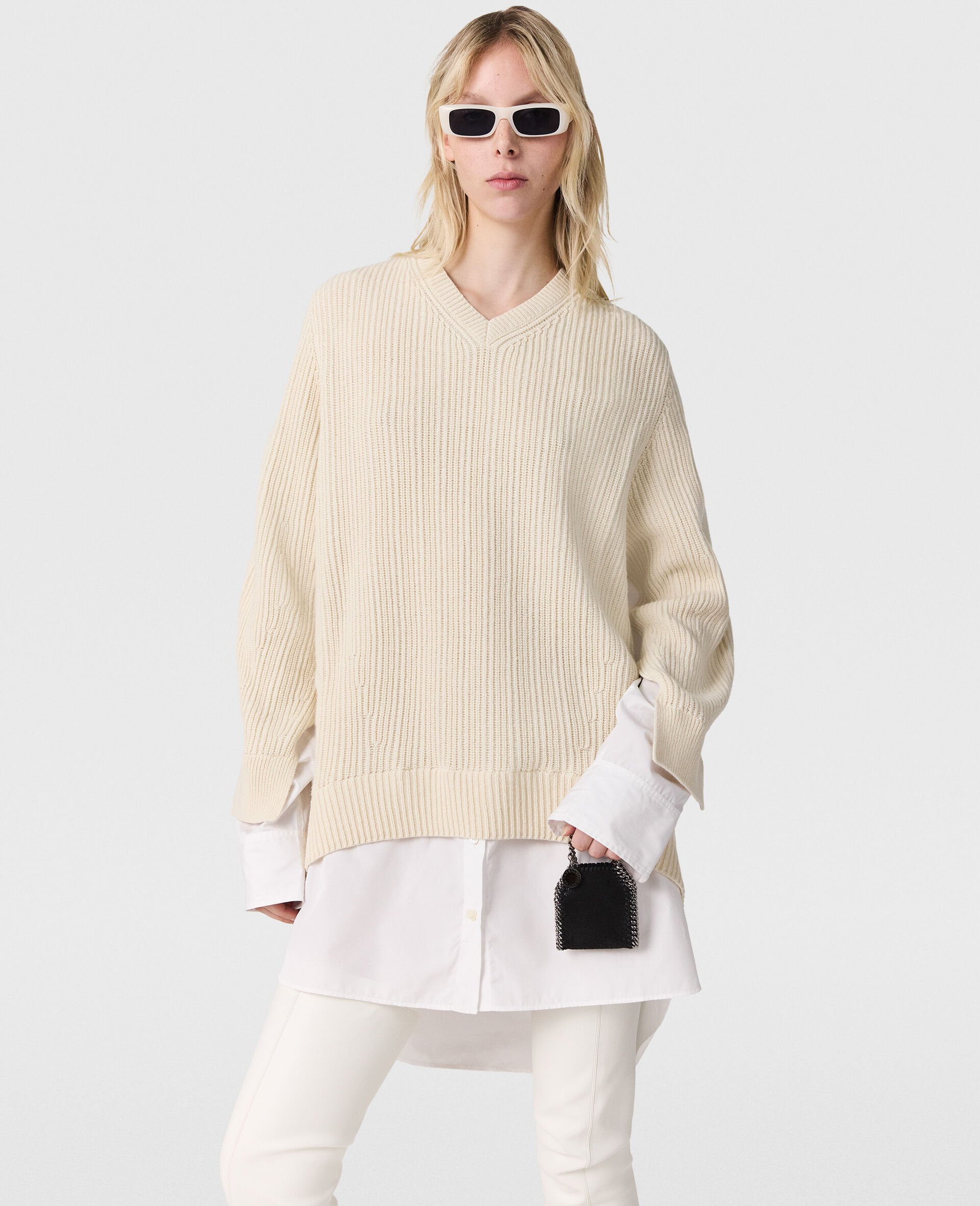Hybrid Shirting V-Neck Jumper-Cream-model