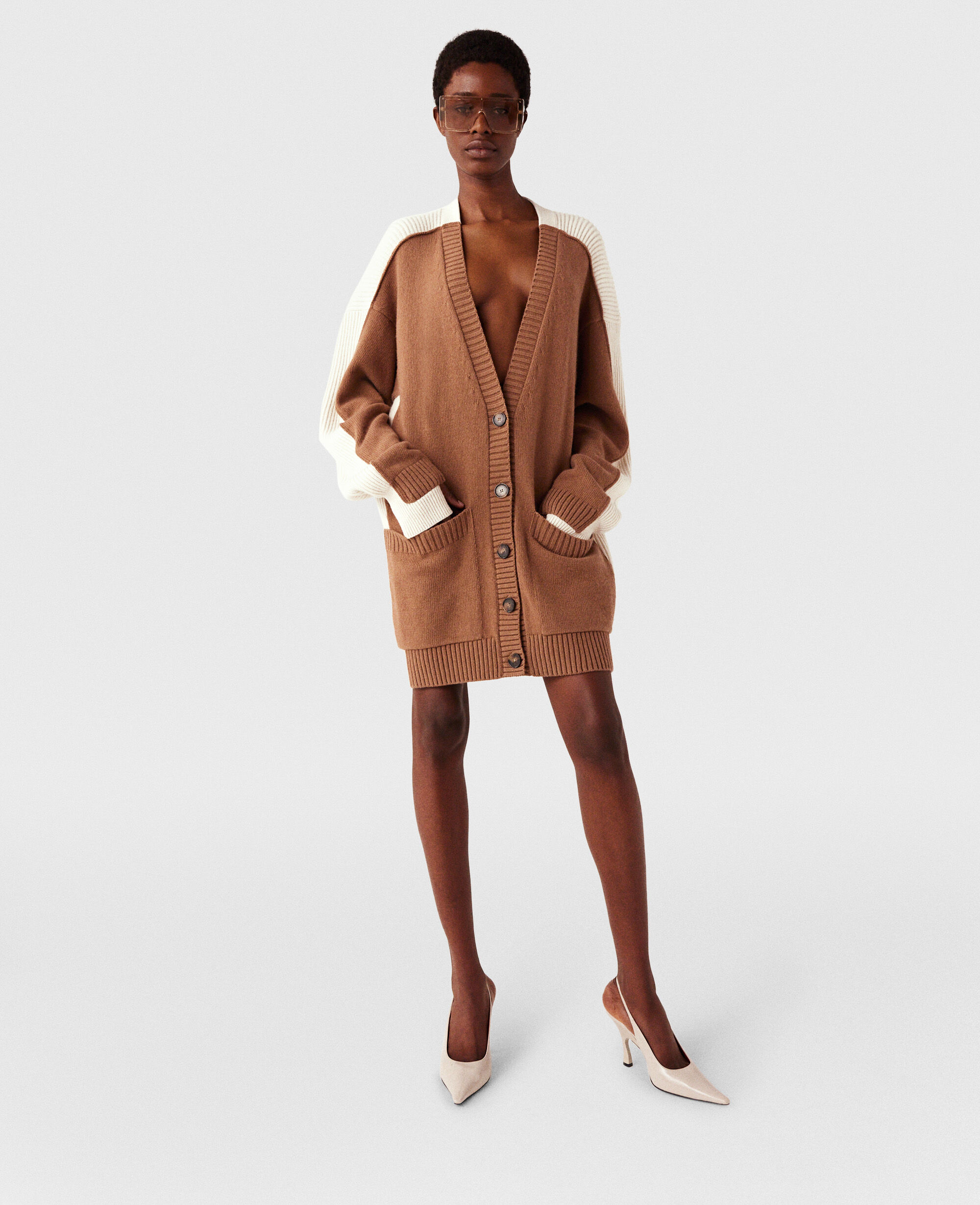 Women ライトブラウン、ホワイト ハイブリッド オーバーサイズ Vネック カーディガン | Stella McCartney JP