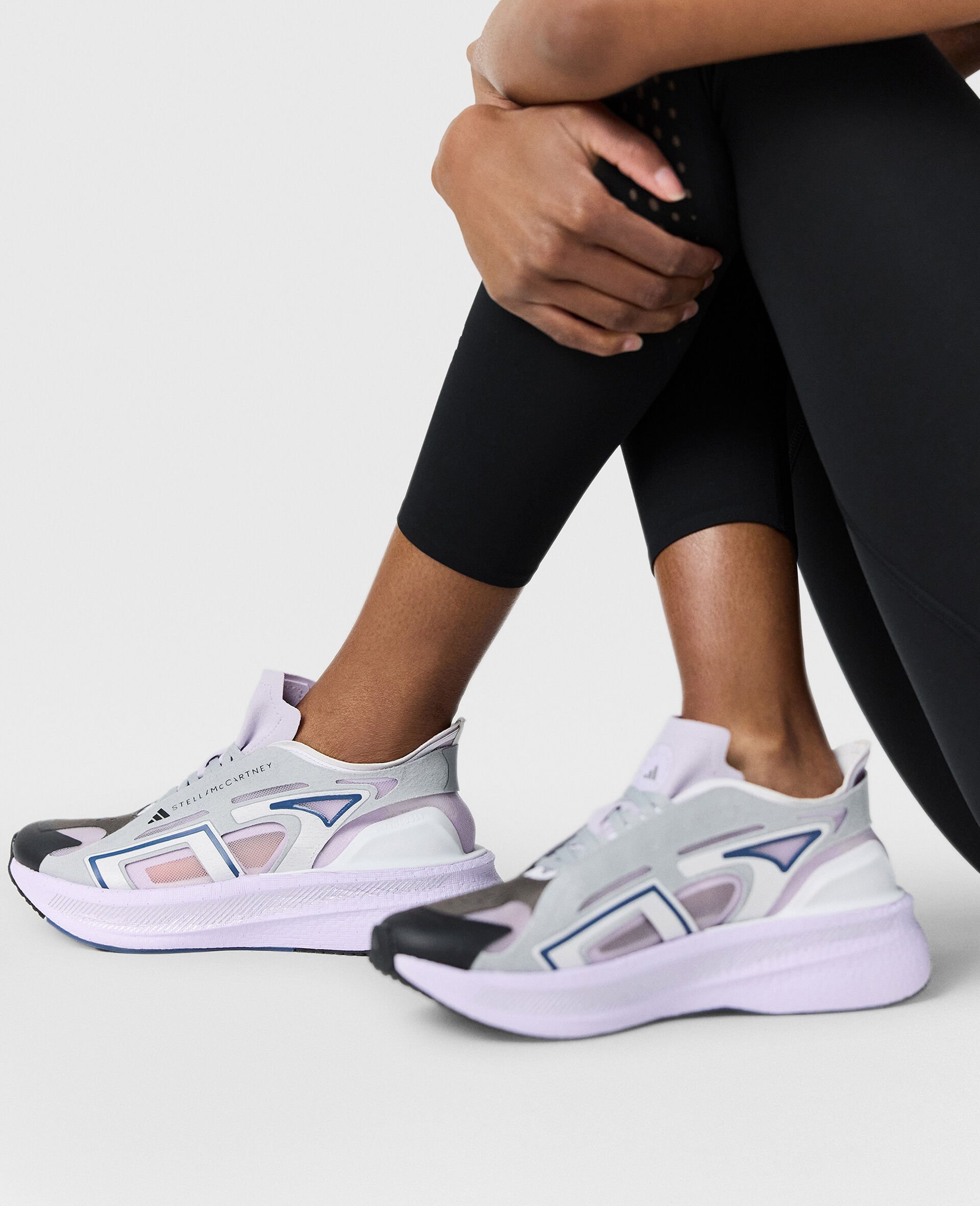 UltraBOOST 5 Running Trainers-Grey-model