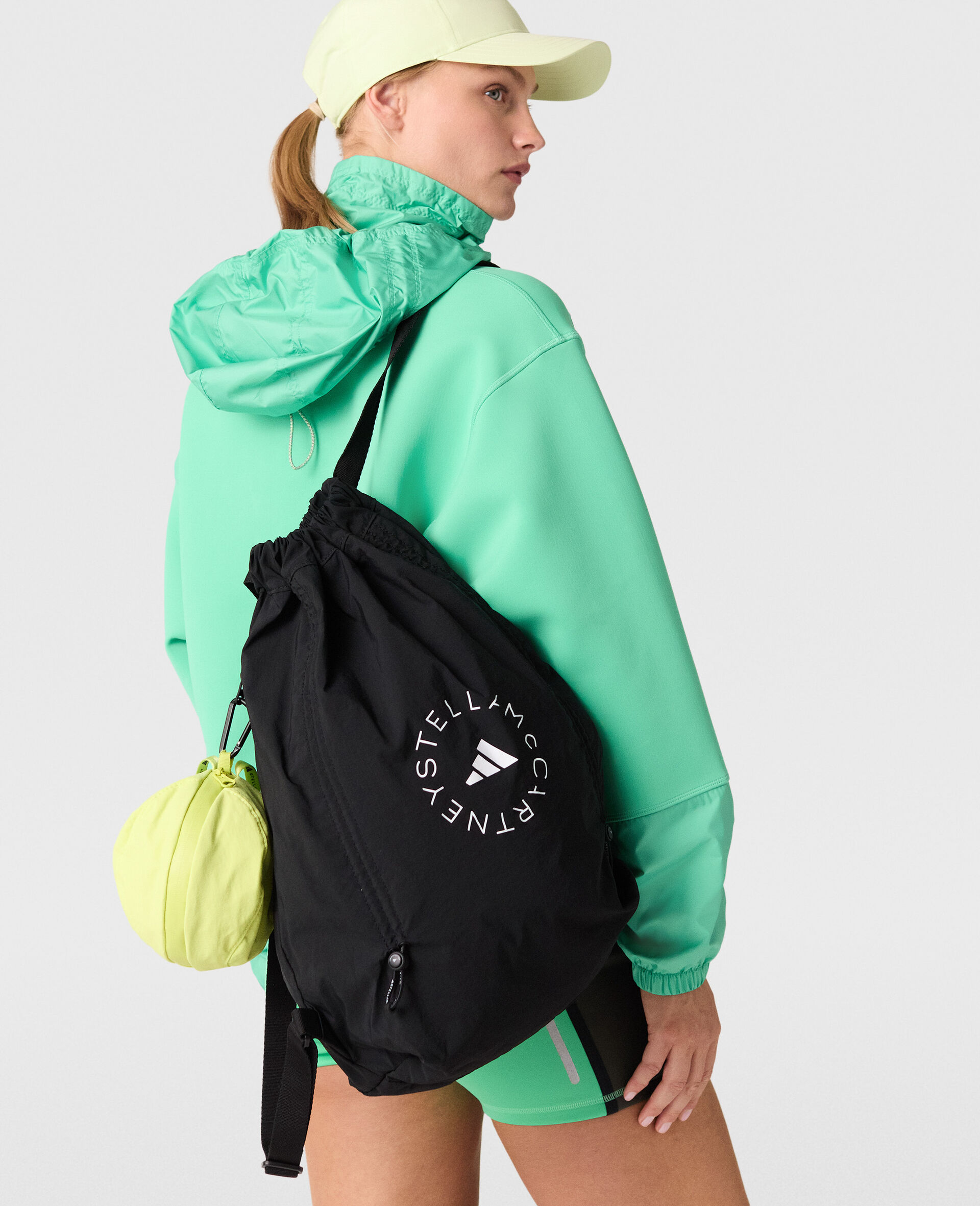 Logo Gym Sack-Black-model