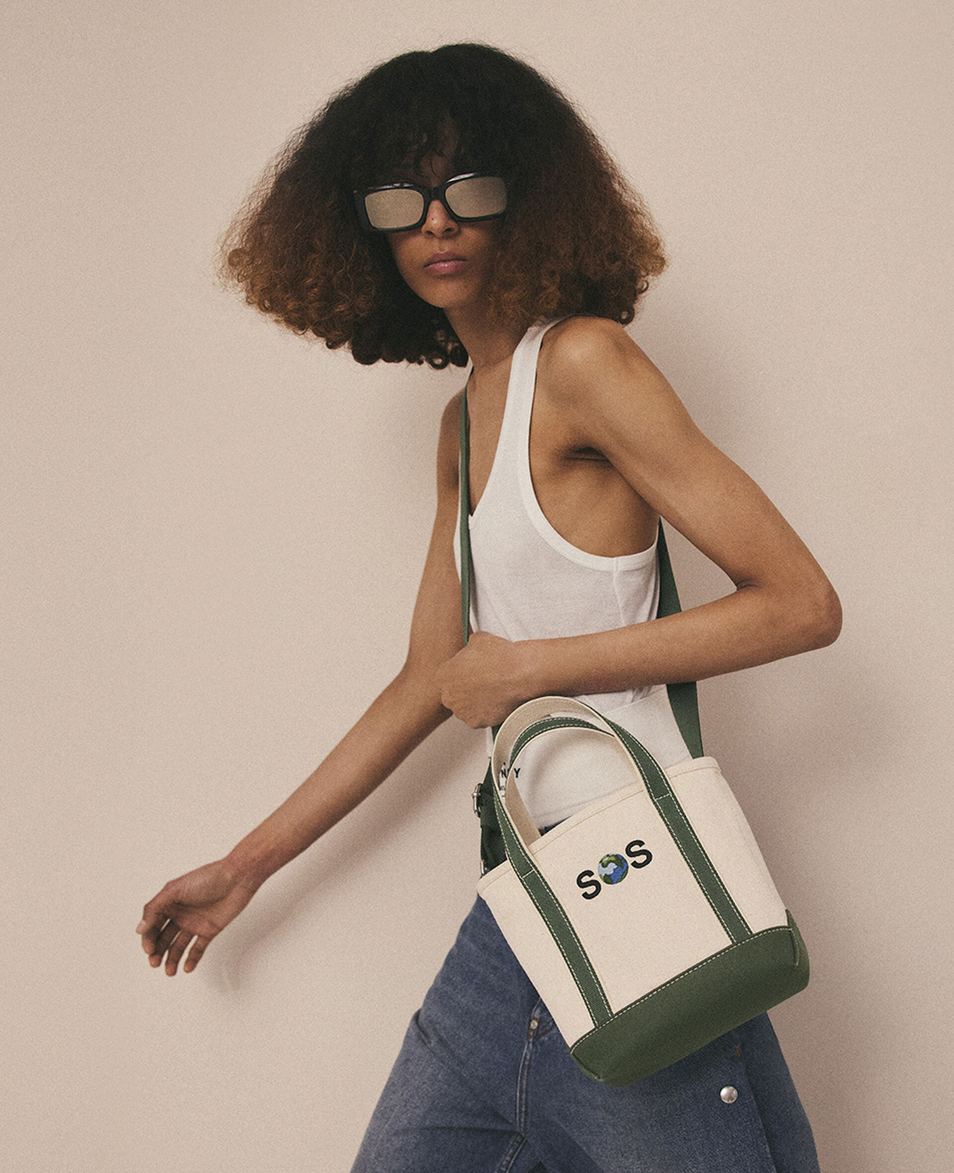 SOS Embroidered Small Tote Bag-Bianco-model