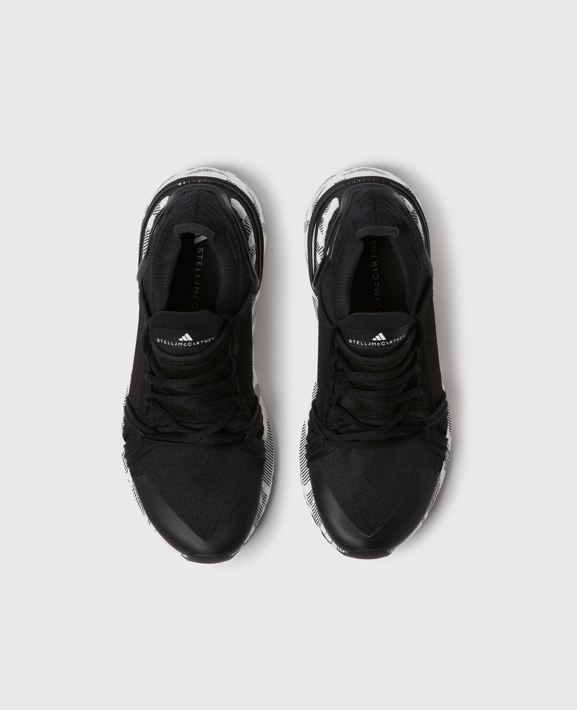 UltraBOOST DNA Running Trainers-Black-large image number 4