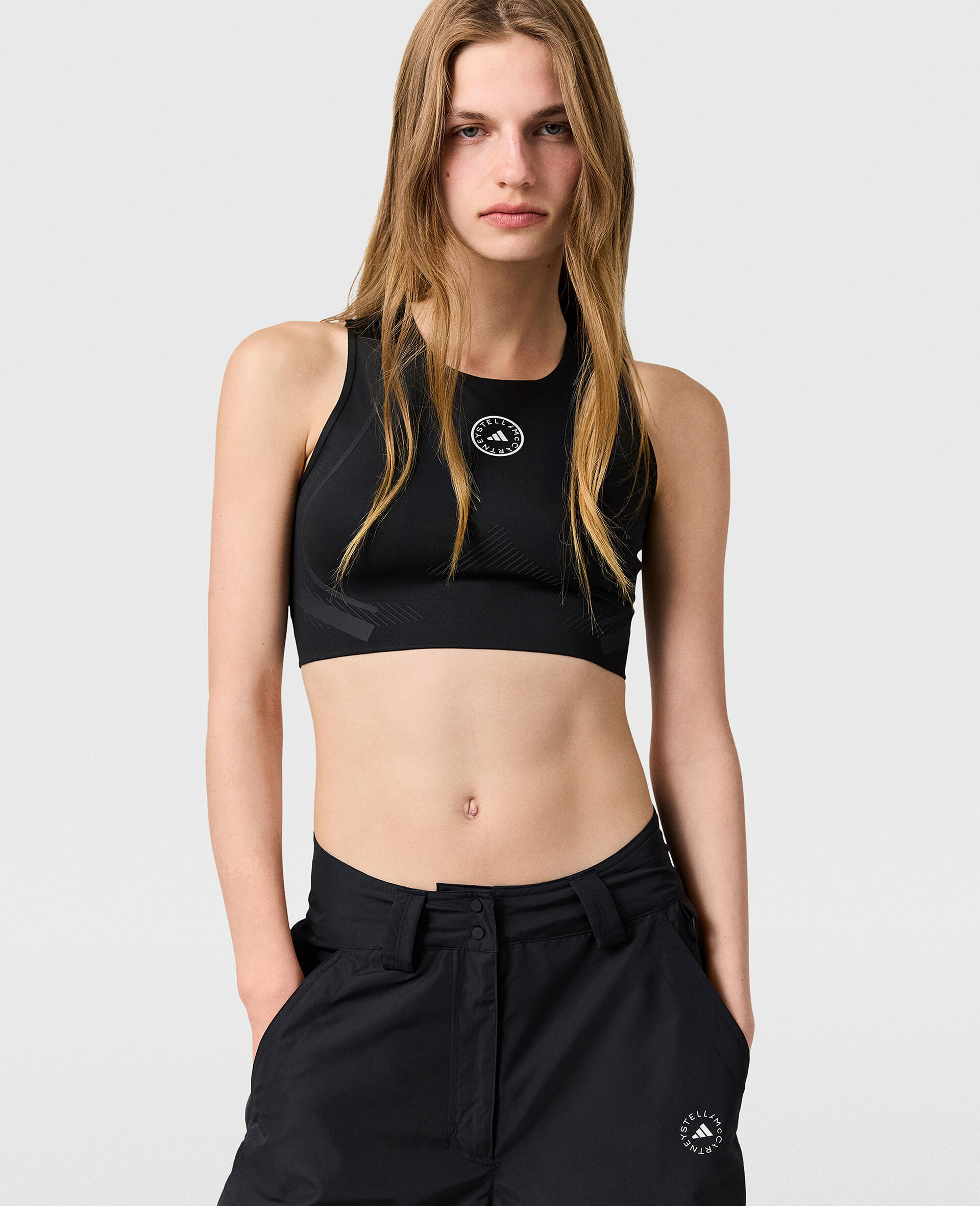 TruePace Cropped Tank Top-Black-model