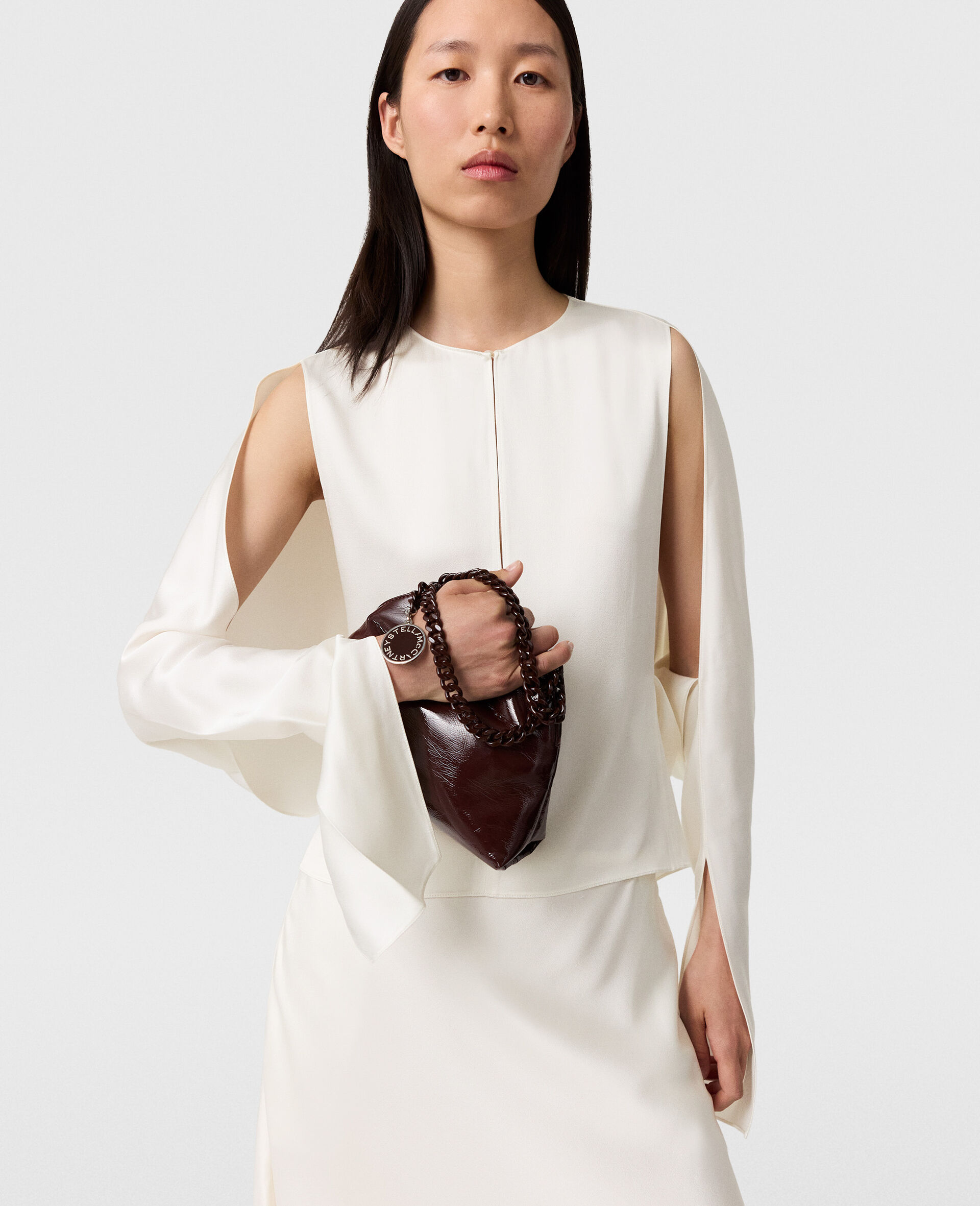 Satin-Top mit Cut-Out Cape-Ärmeln-Cream-large image number 8