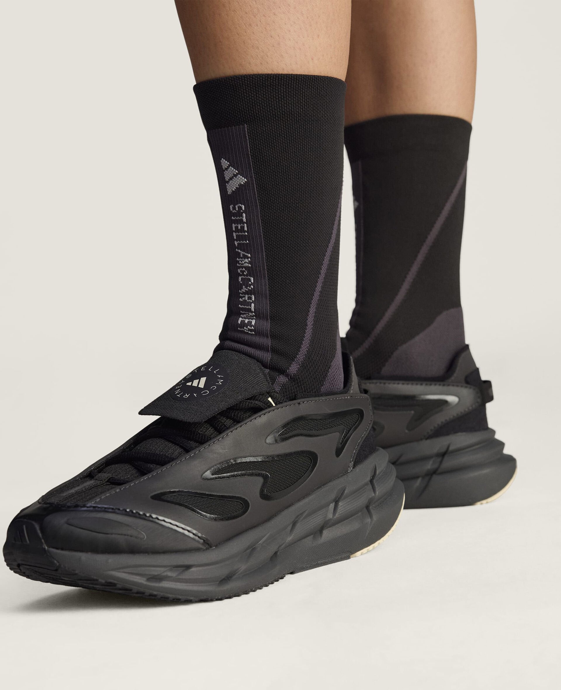 ADISTAR Distance Running Trainers-Black-medium