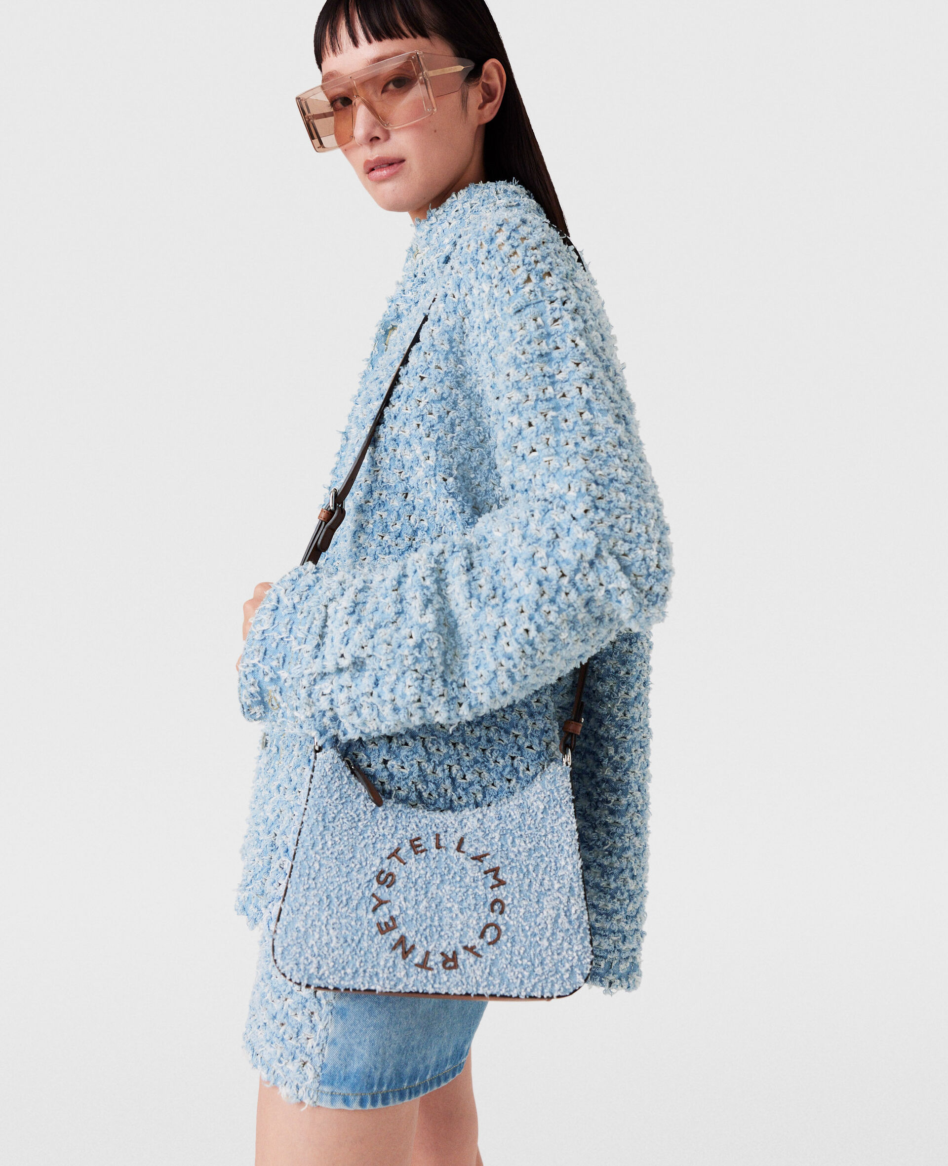 Sac a bandouliere porte epaule en denim boucle Logo-Bleu-model