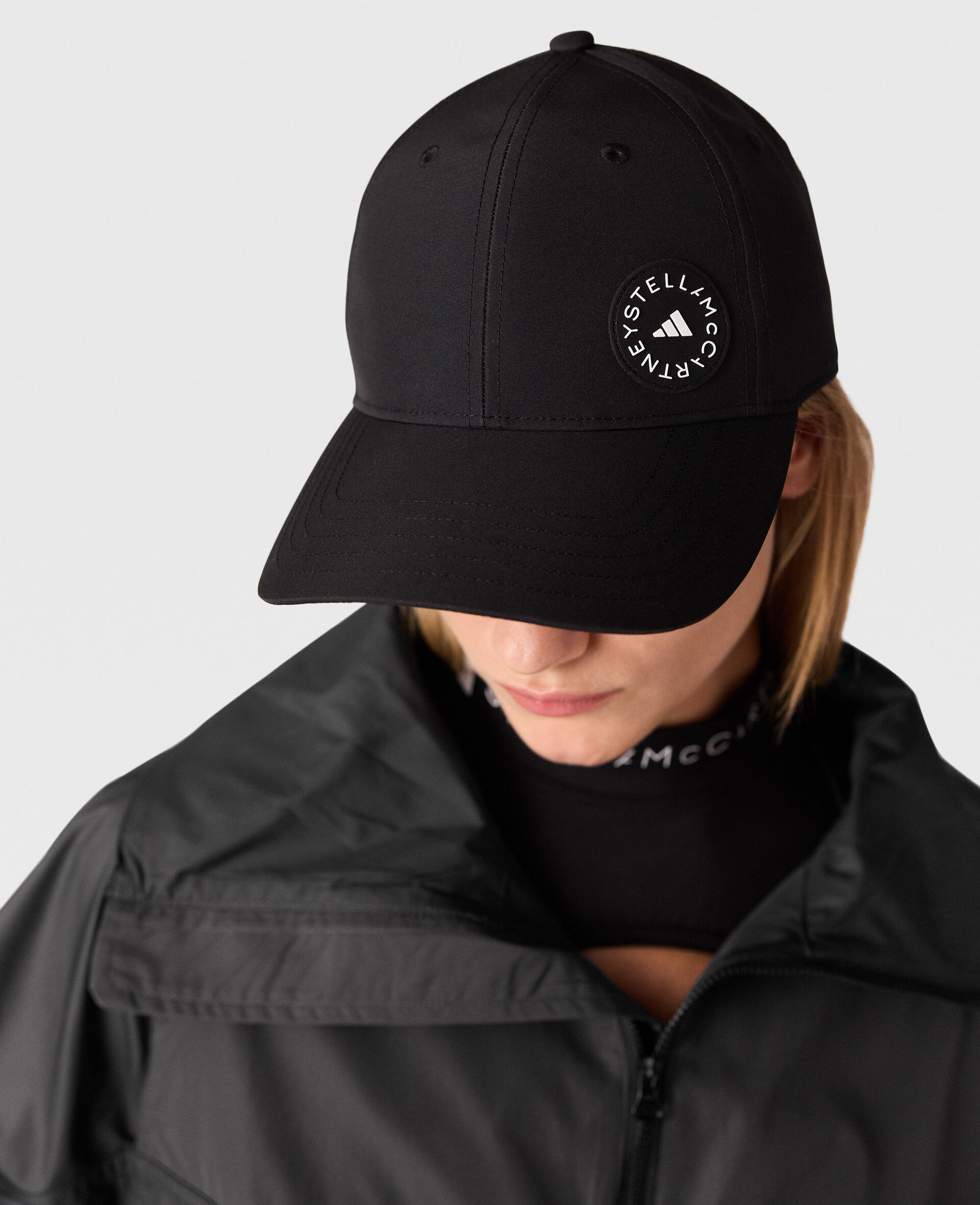 Logo Baseball Cap-Black-model
