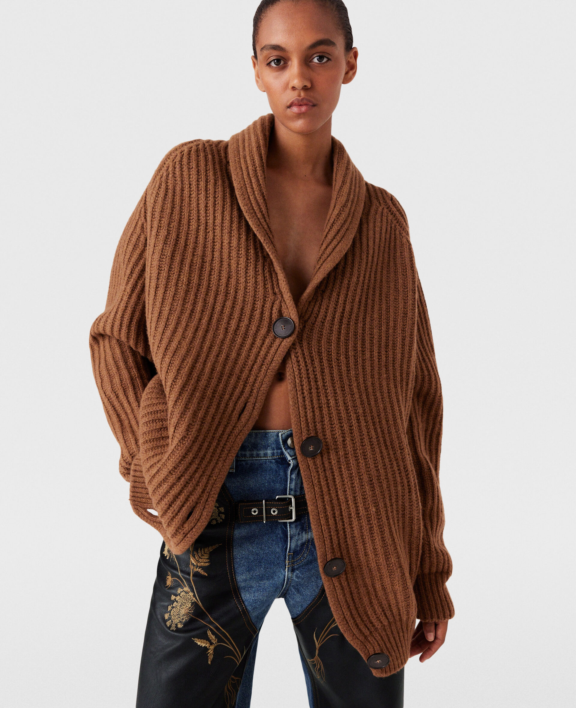 Oversized Ribbed V-Neck Cardigan -Brown-model