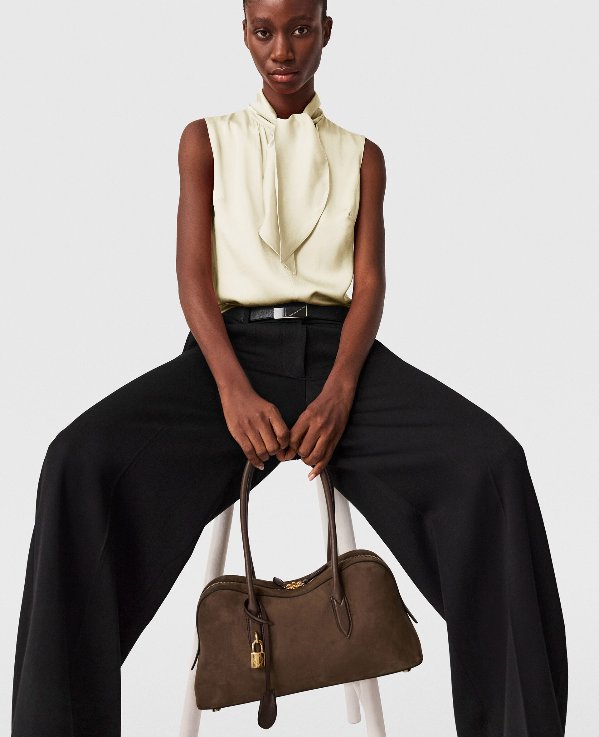 系带衣领无袖缎面上衣-黄色-large image number 5