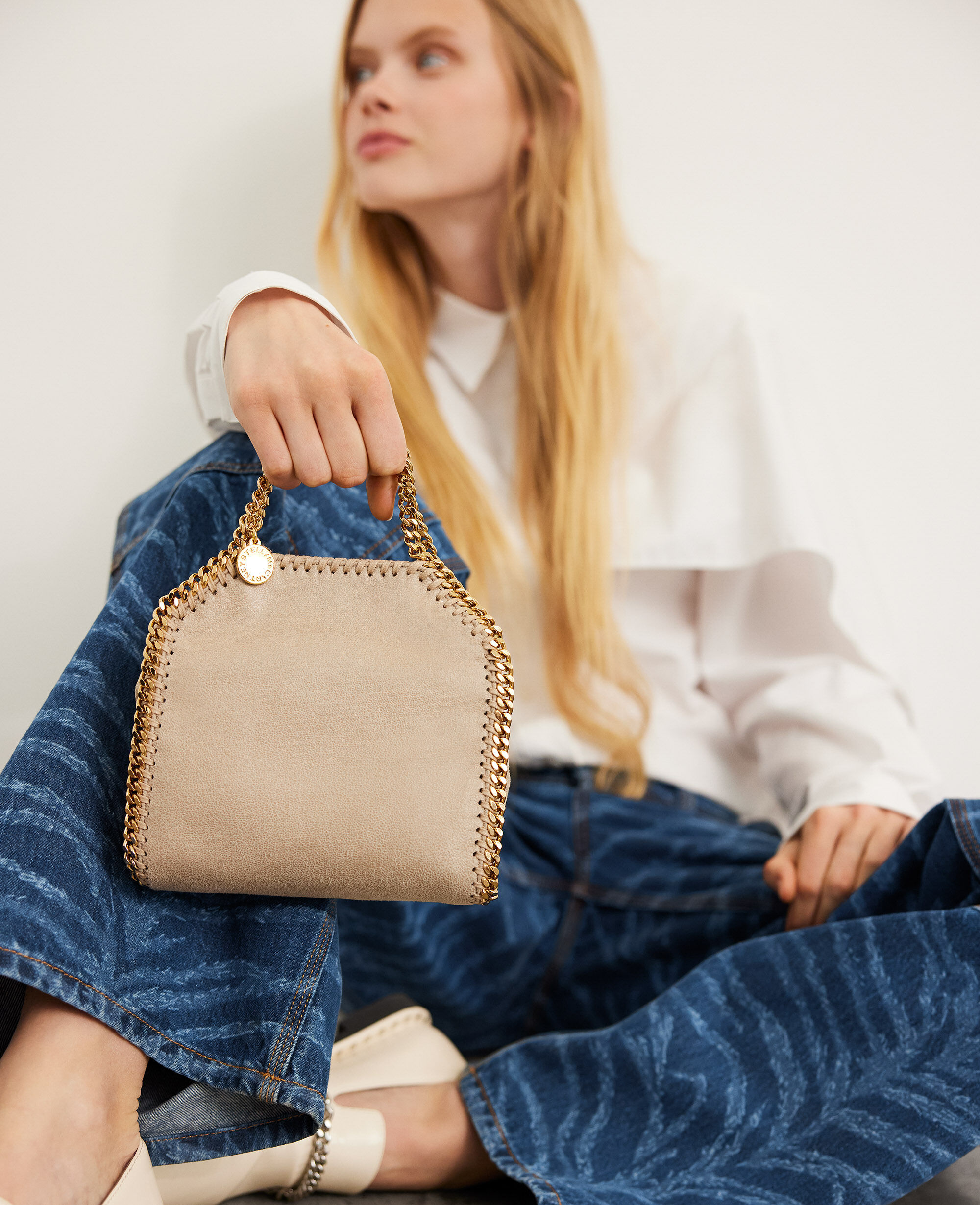 Women Clotted Cream ファラベラ タイニー トートバッグ | Stella McCartney JP