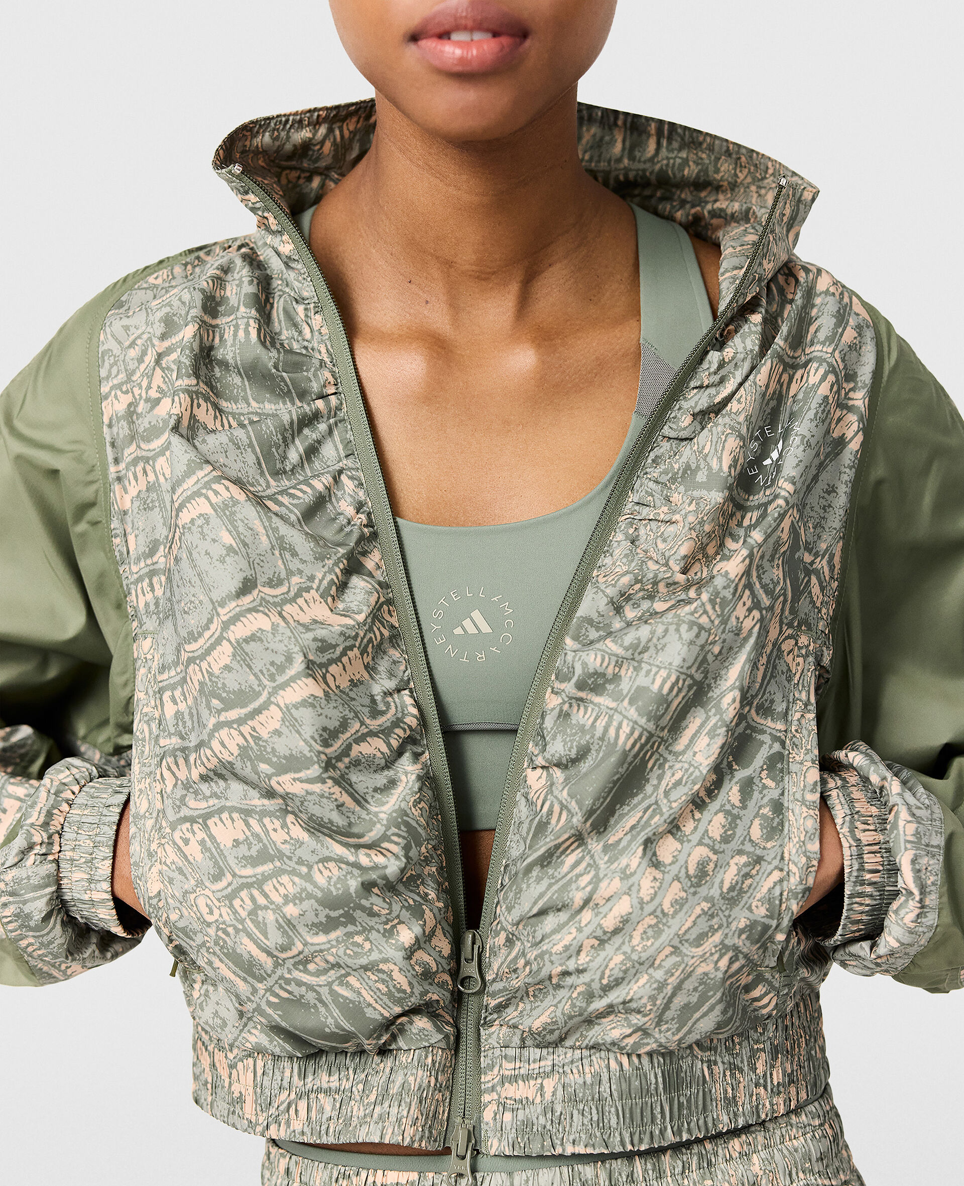 Trainingsjacke mit Trichterkragen und grafischem Print-Beige-large image number 5