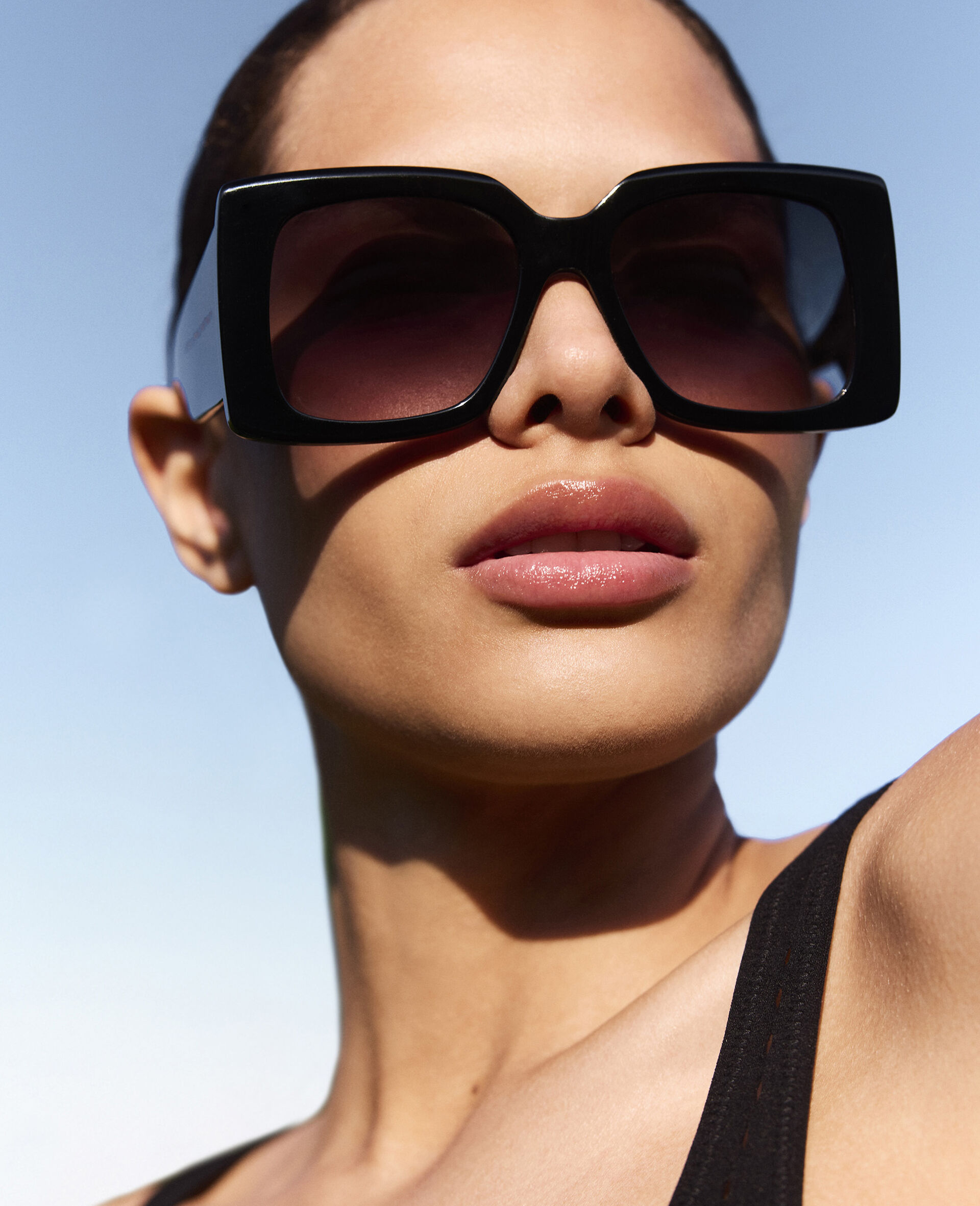 Oversized Square Gradient Sunglasses-Black-model