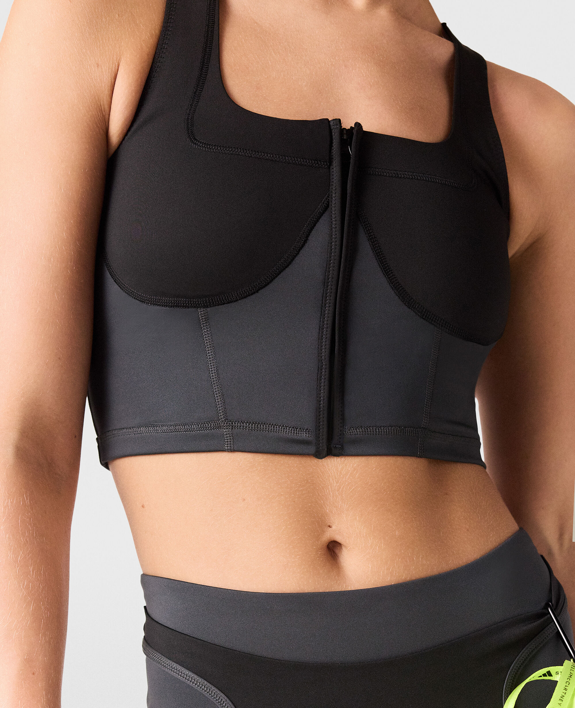 アディダスステラマッカートニー　TrueLife ジップ クロップトップ Women ブラック TrueLife ジップ クロップトップ | Stella