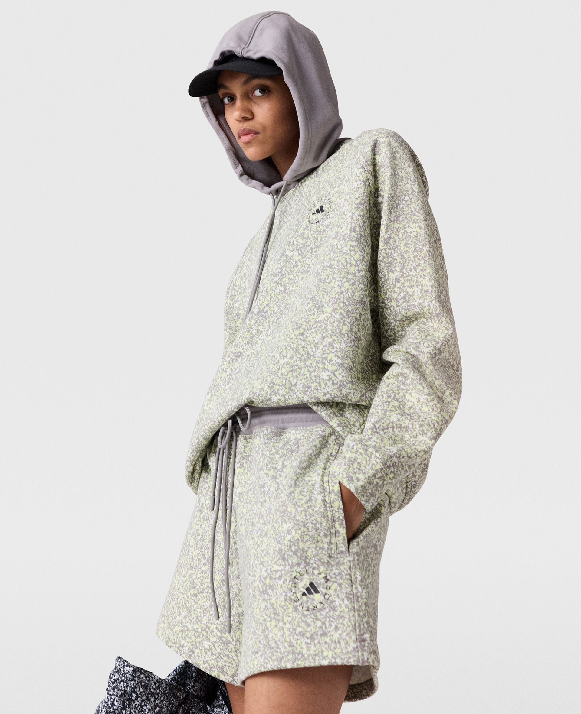 Pantaloncini TrueLife con Logo-Grigio-model
