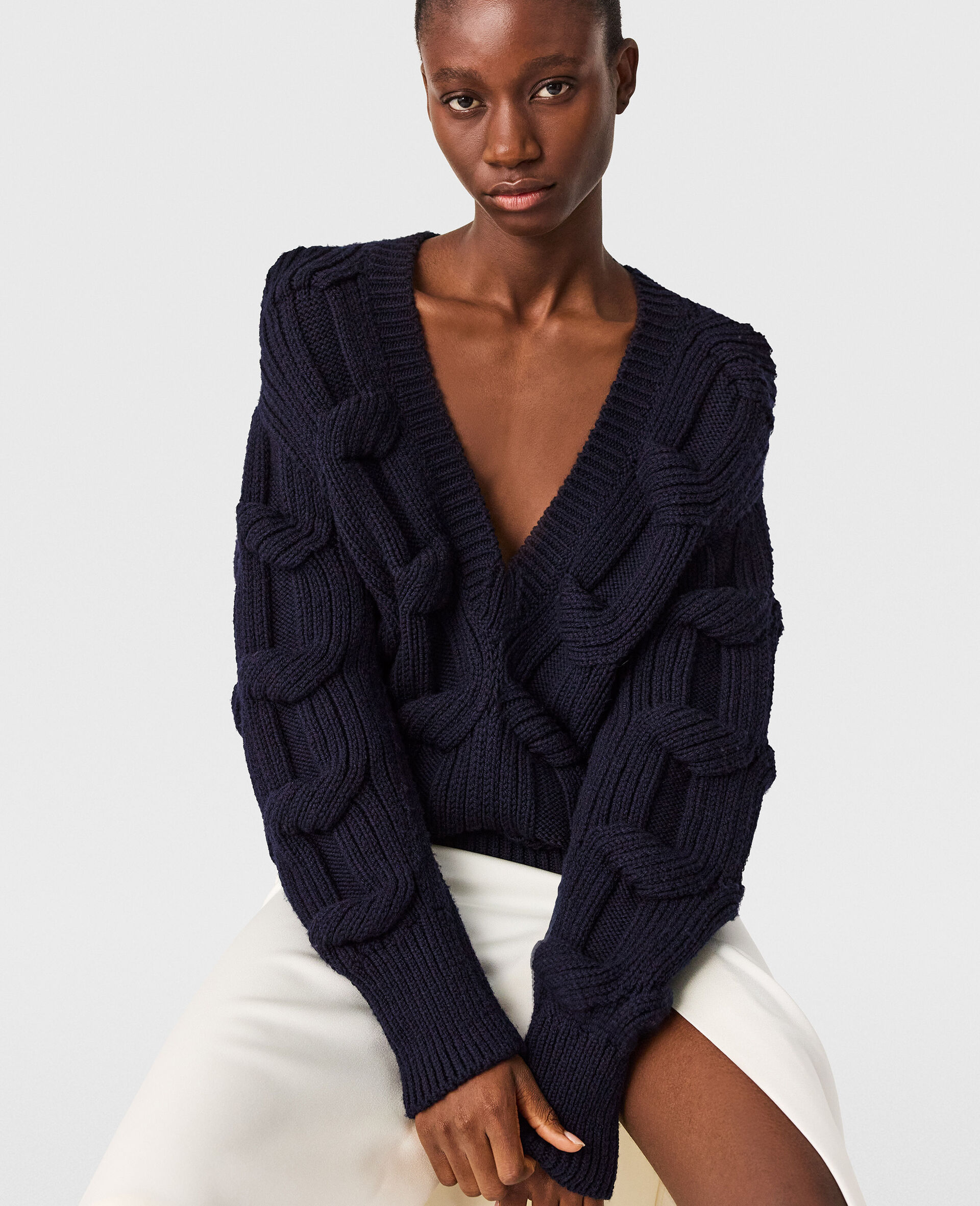 Pull a col en V en maille torsadee Falabella-Bleu-medium