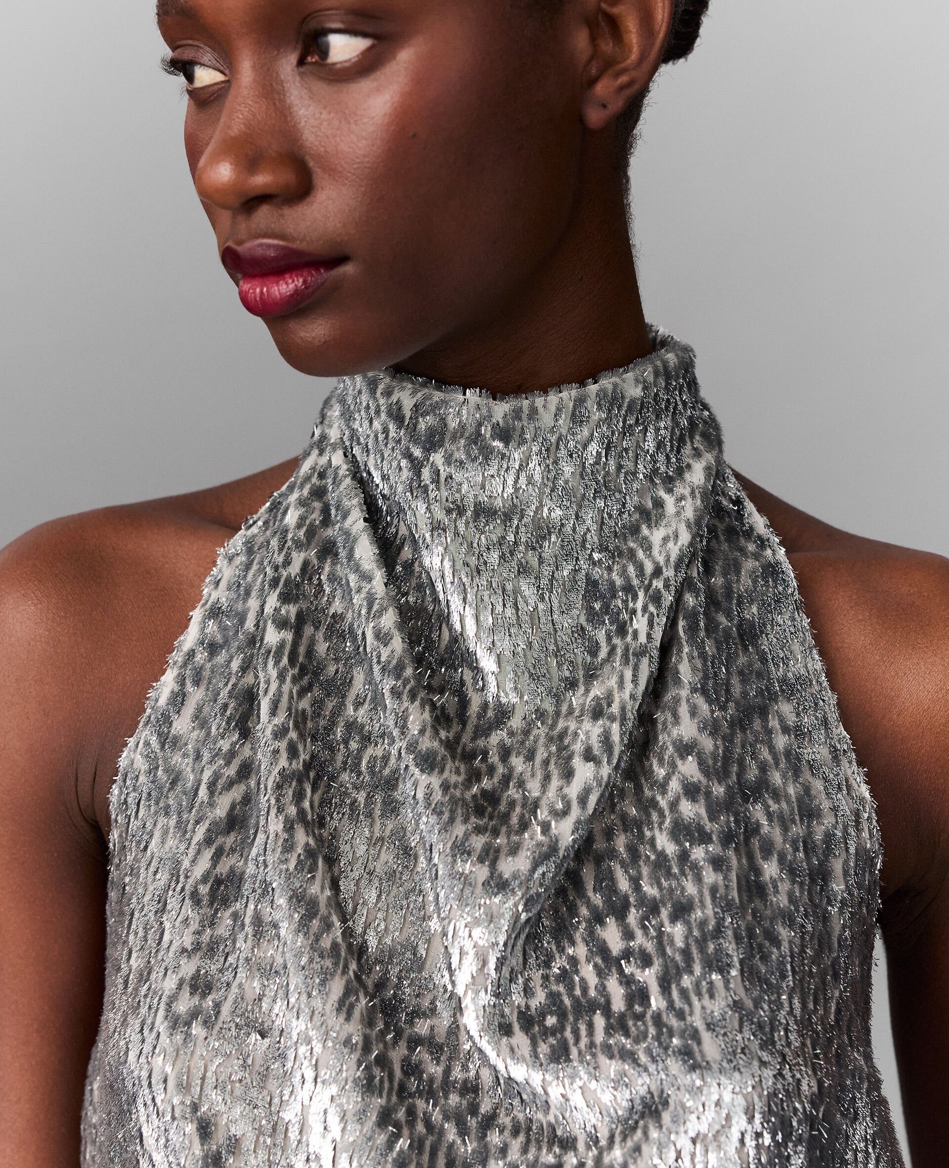 Neckholder-Top aus Samt in Metallic-Optik-Silver-large image number 3